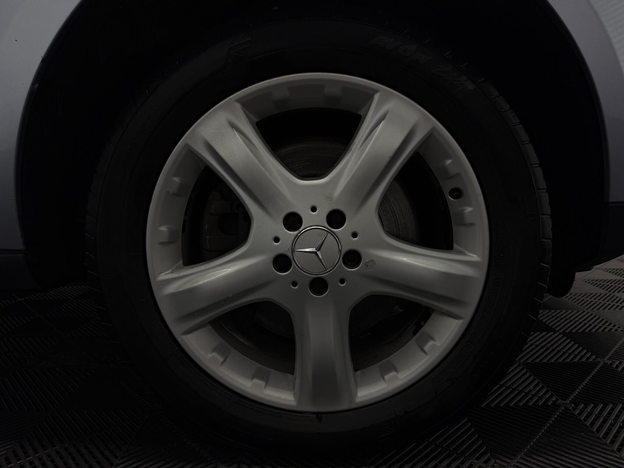 Mercedes-Benz M-Class view 22