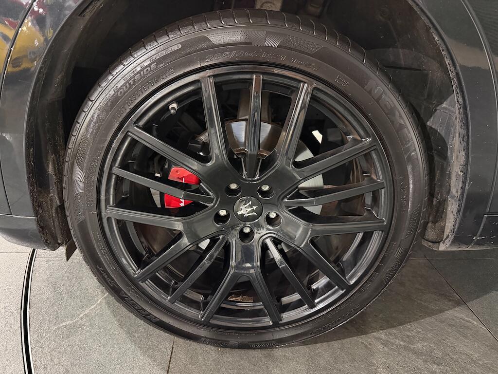 Maserati Levante view 28