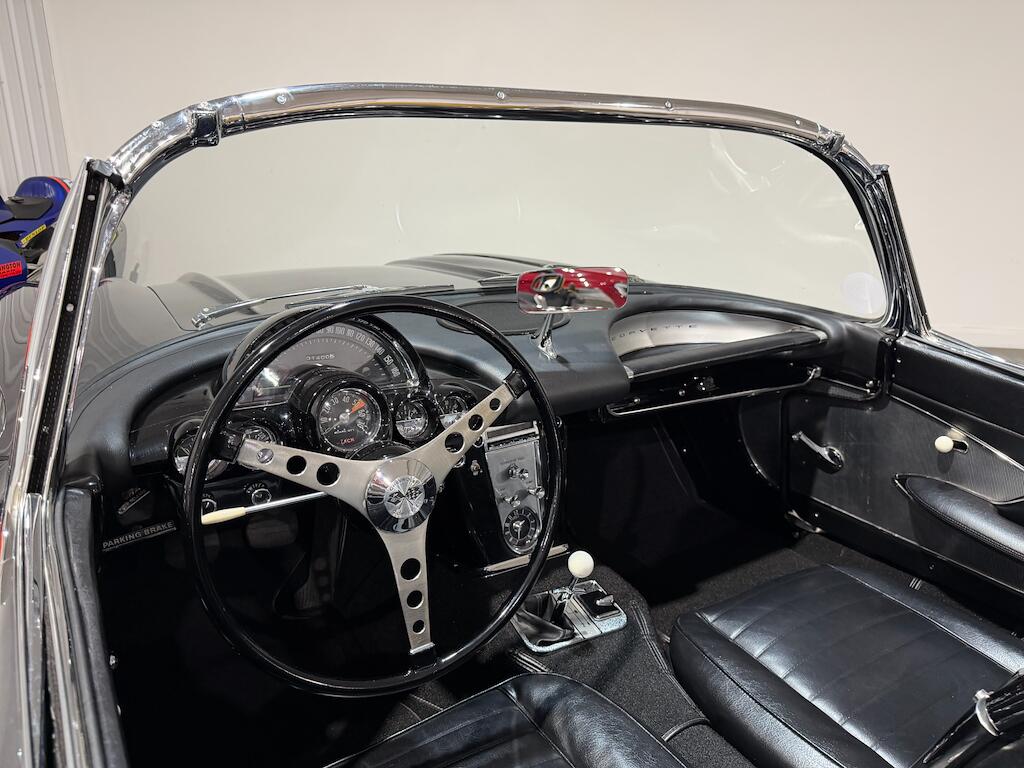 Chevrolet Corvette view 13
