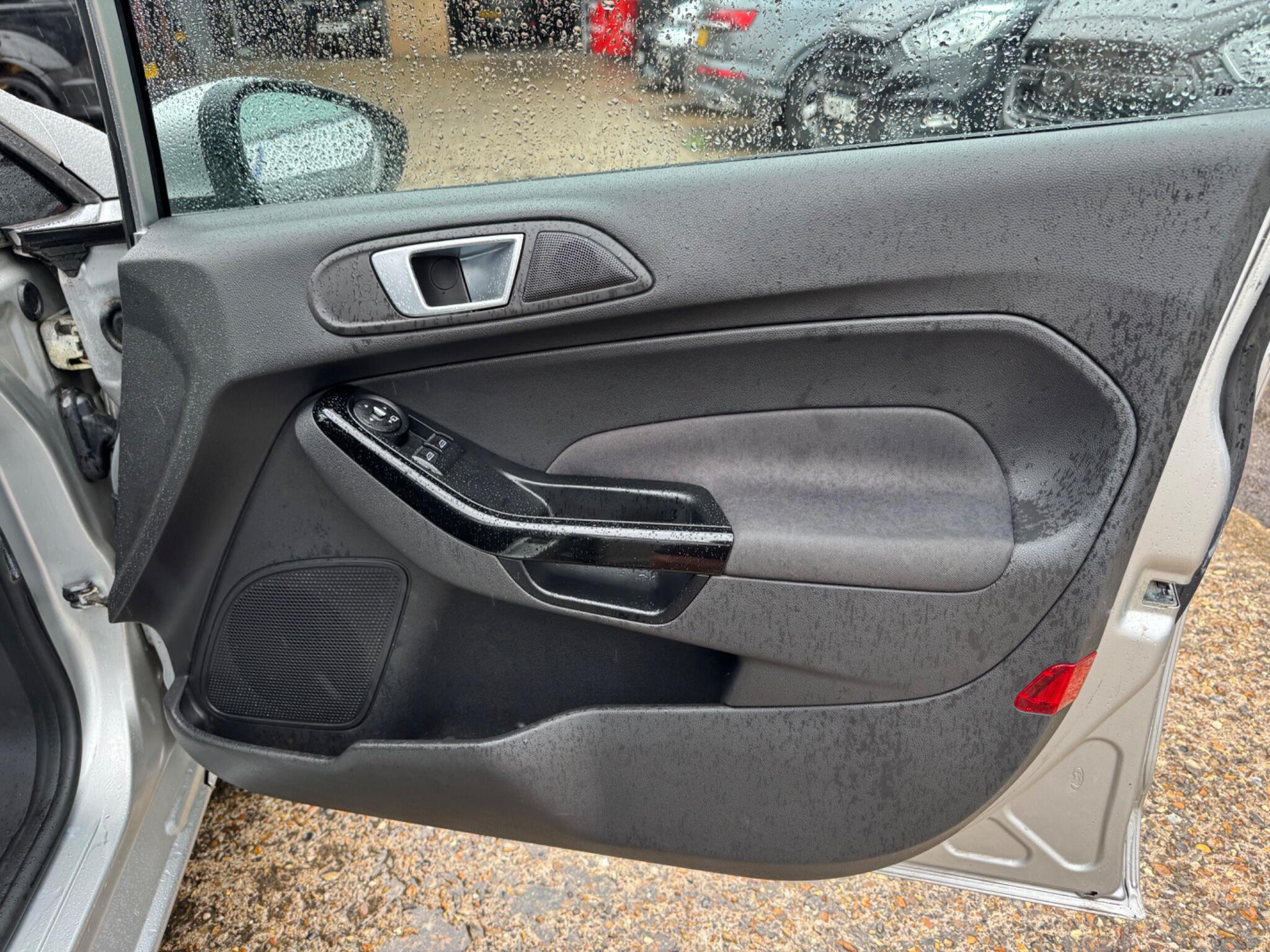 Ford Fiesta view 24