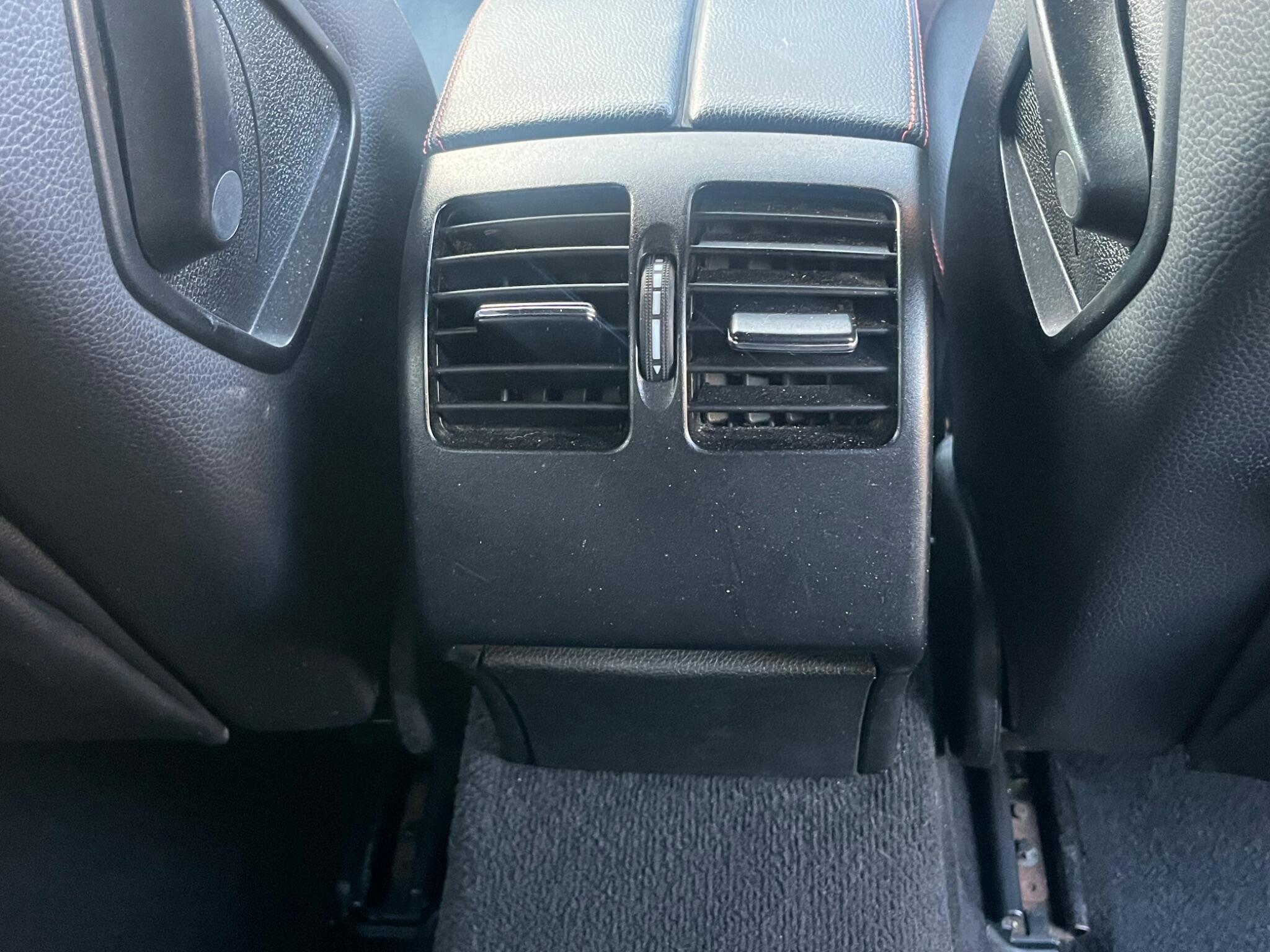 Mercedes-Benz C-Class view 28