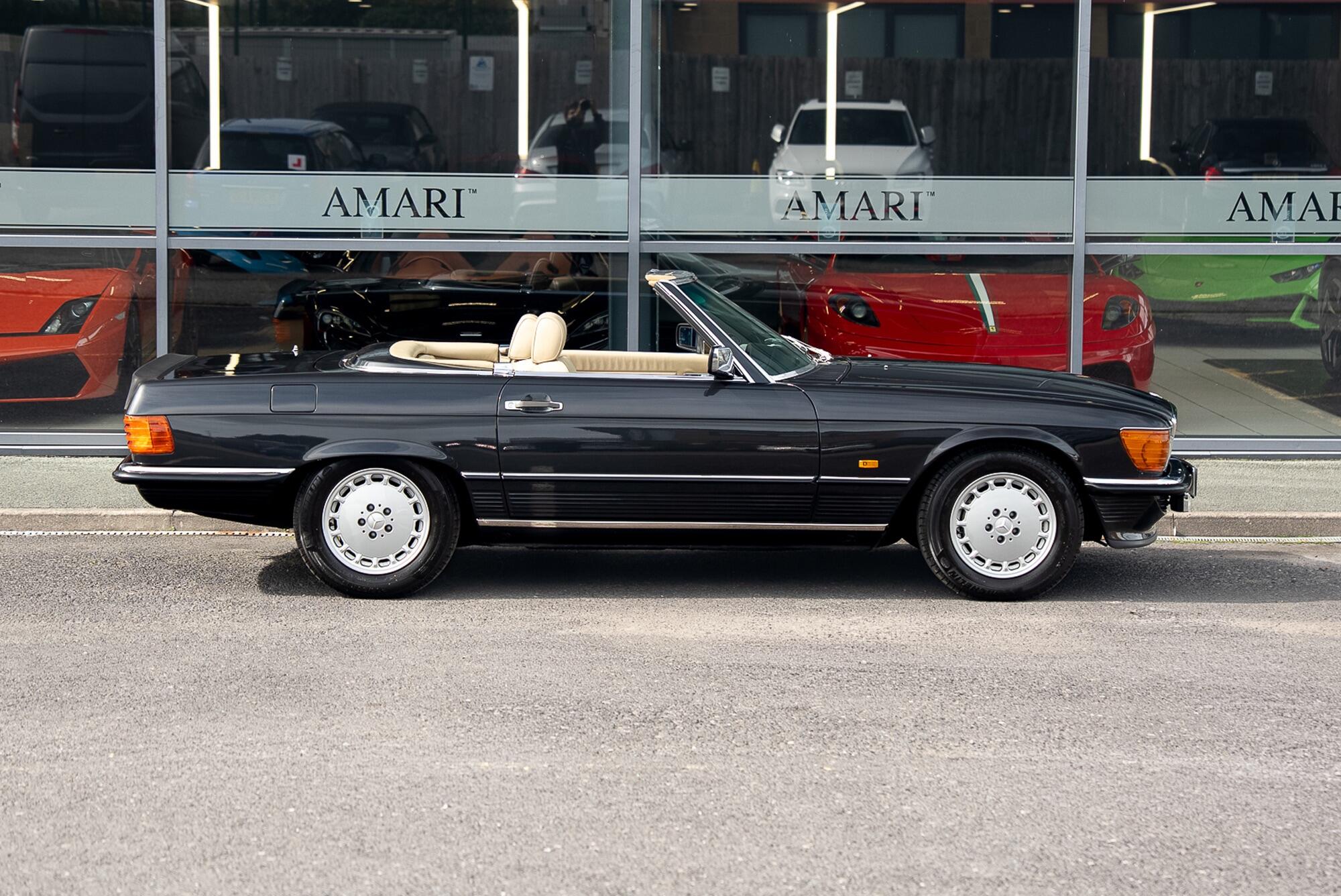 Mercedes-Benz 500 SL view 5