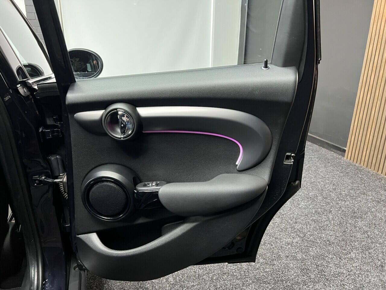 Mini Hatch view 42