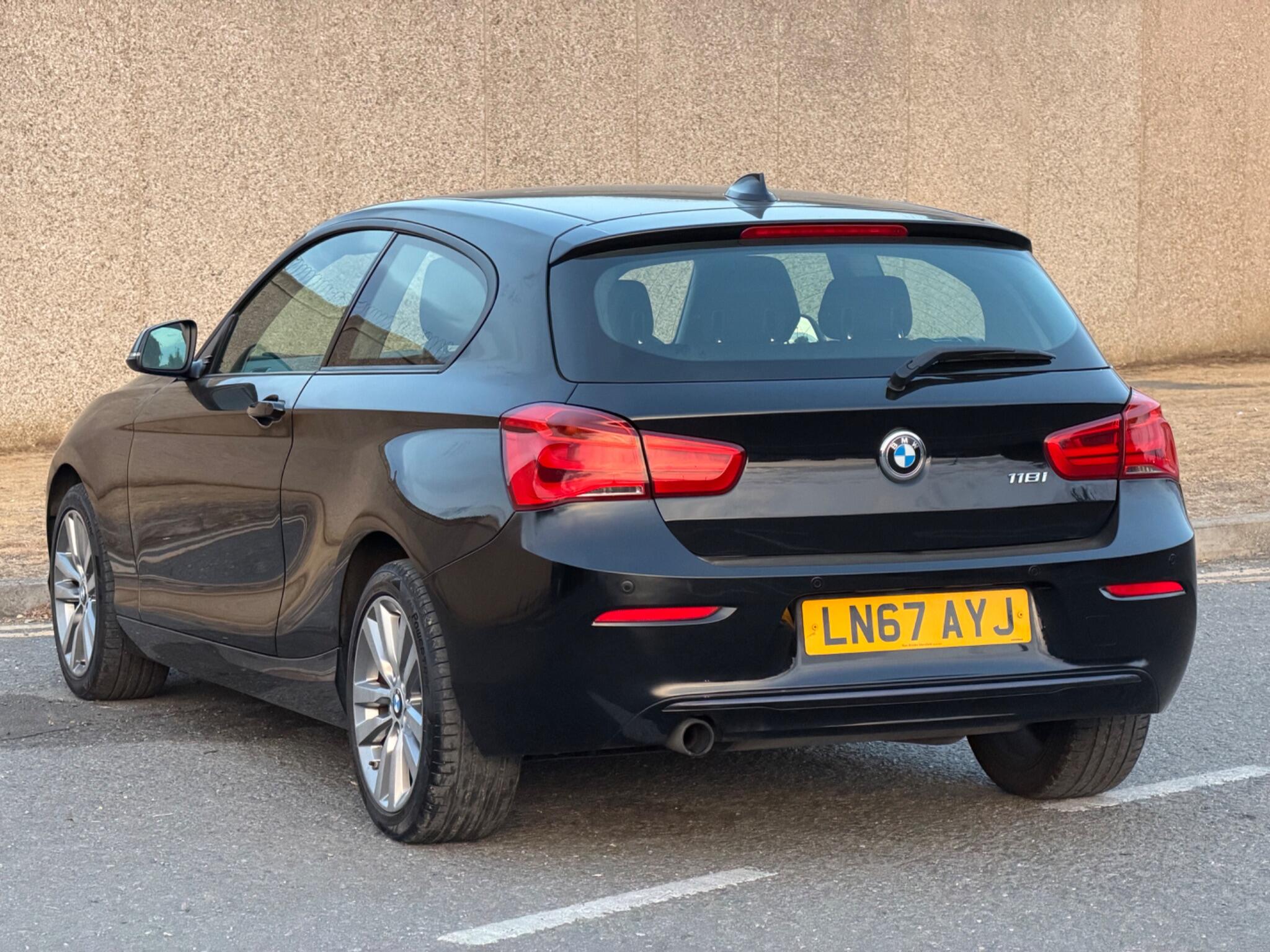 BMW 1 Series view 6