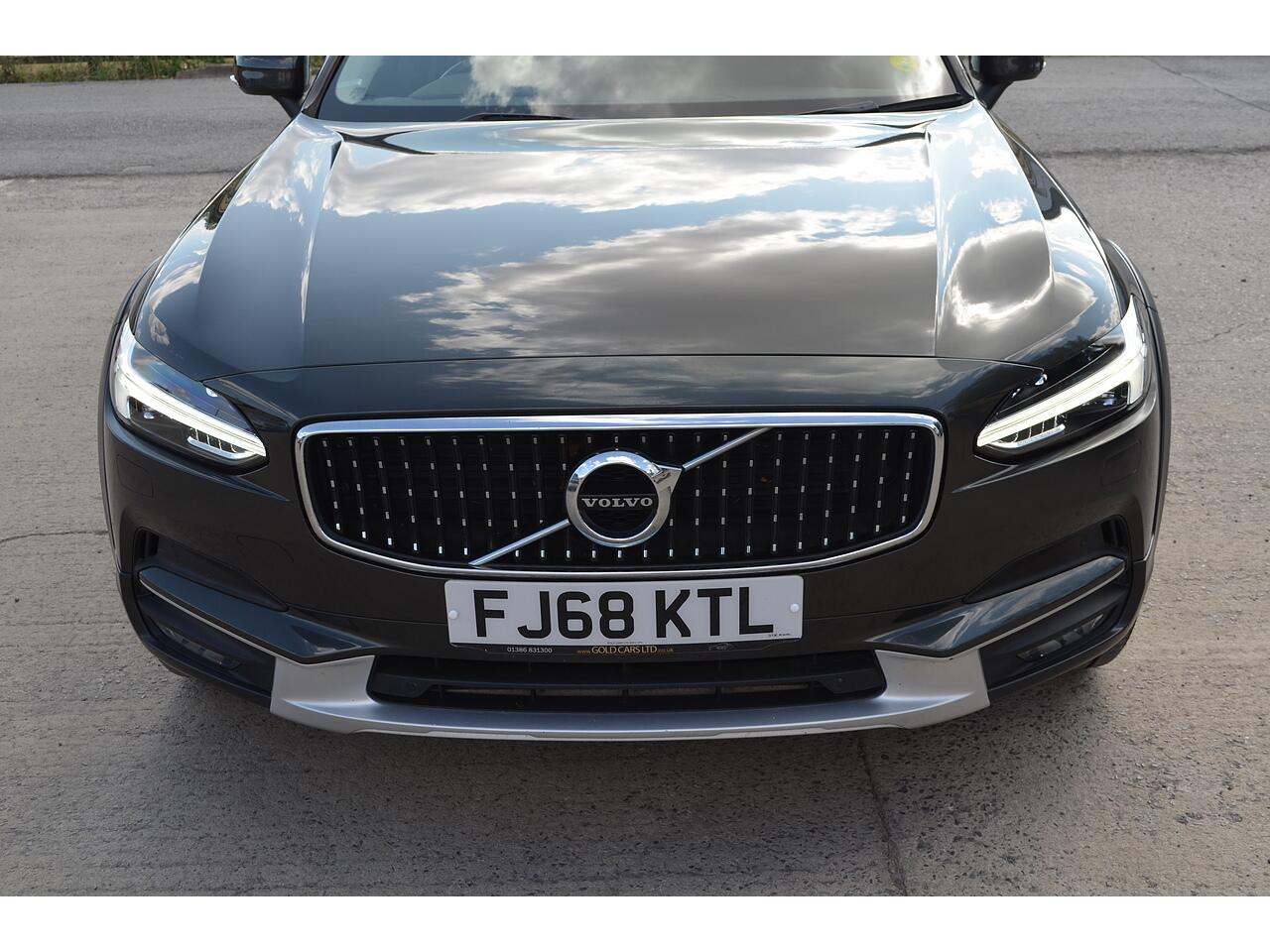 Volvo V90 Cross Country view 42