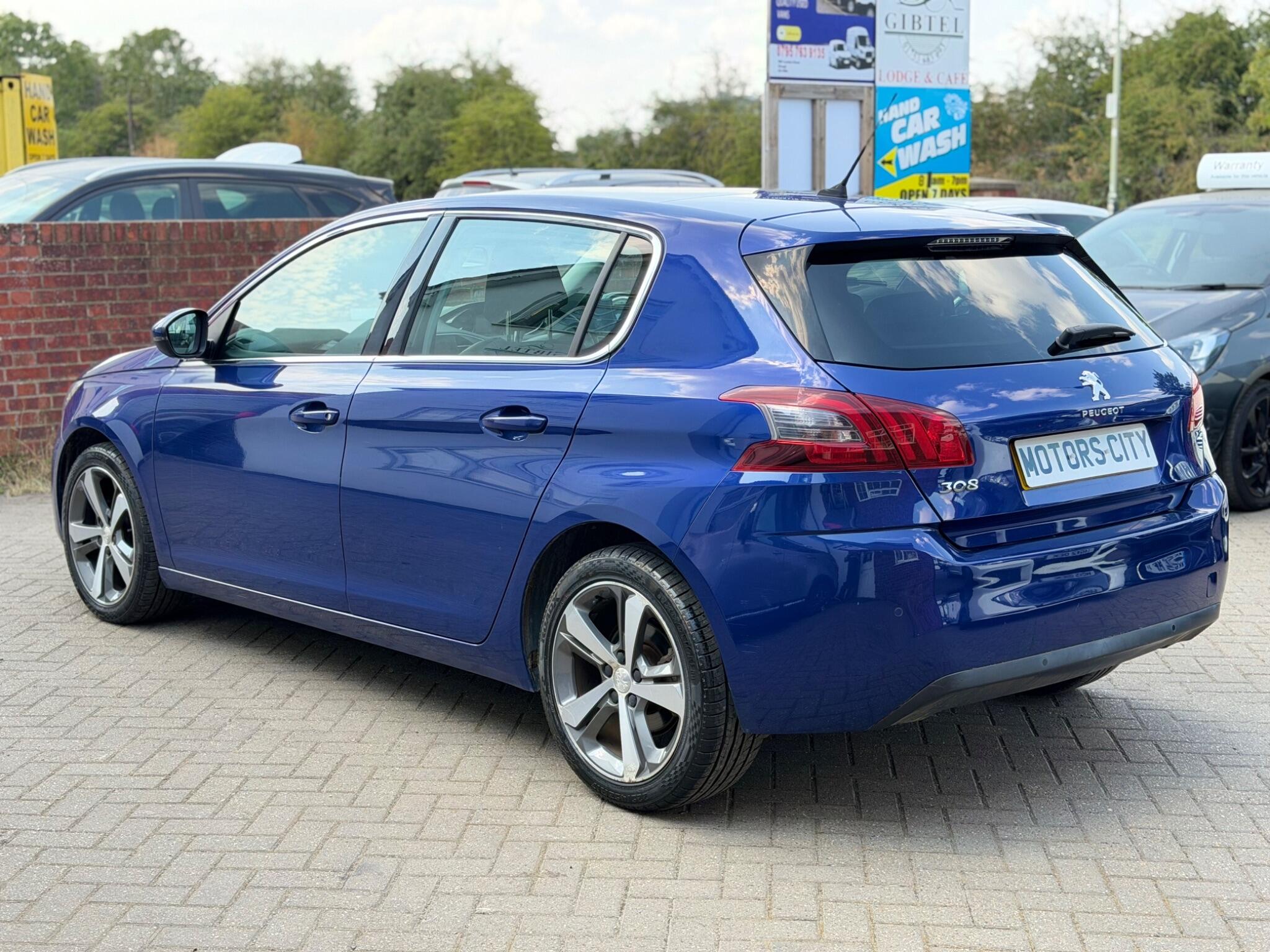 Peugeot 308 view 5