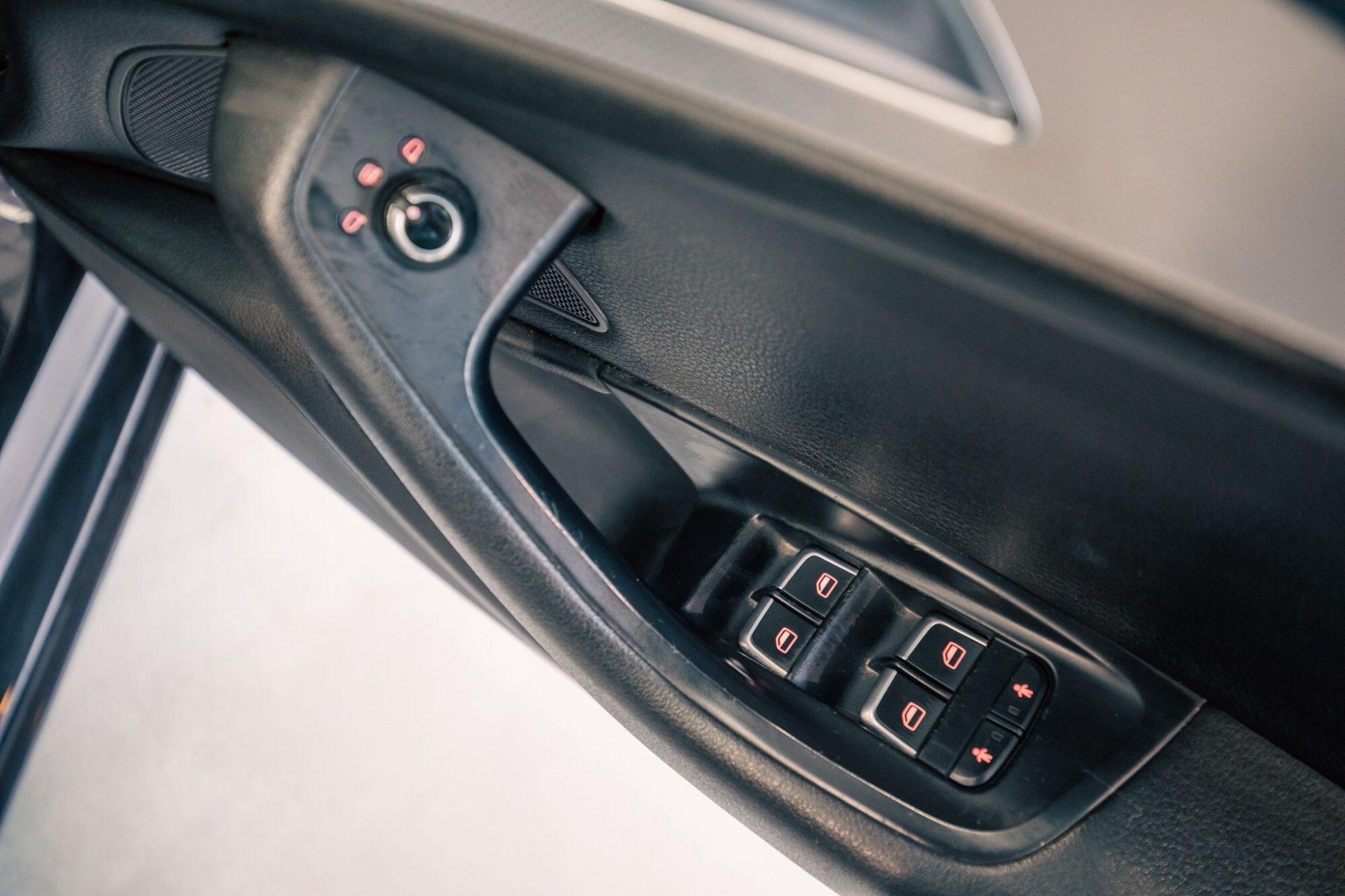 Audi A6 view 11