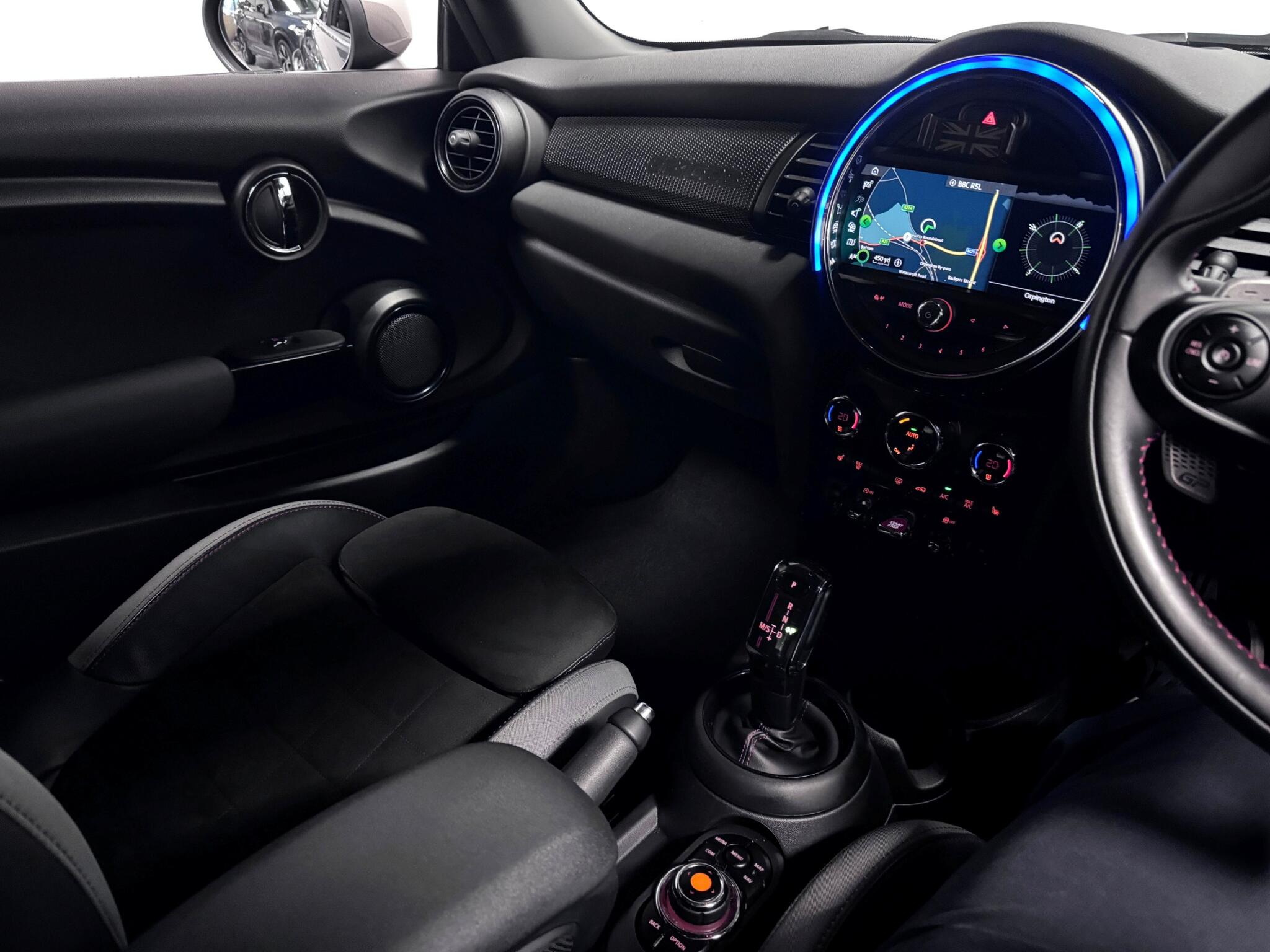 Mini Hatch view 36