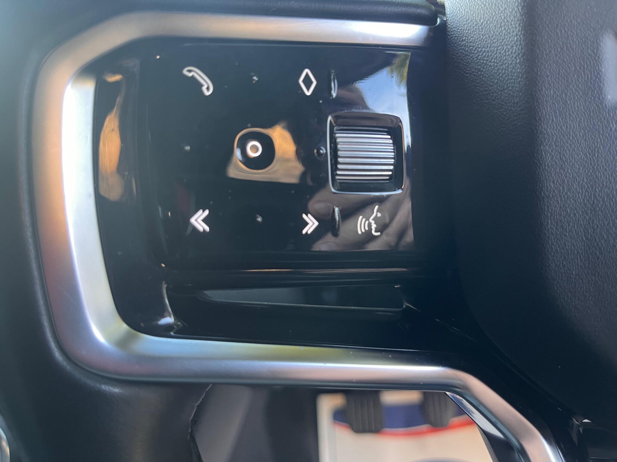 Land Rover Discovery Sport view 29