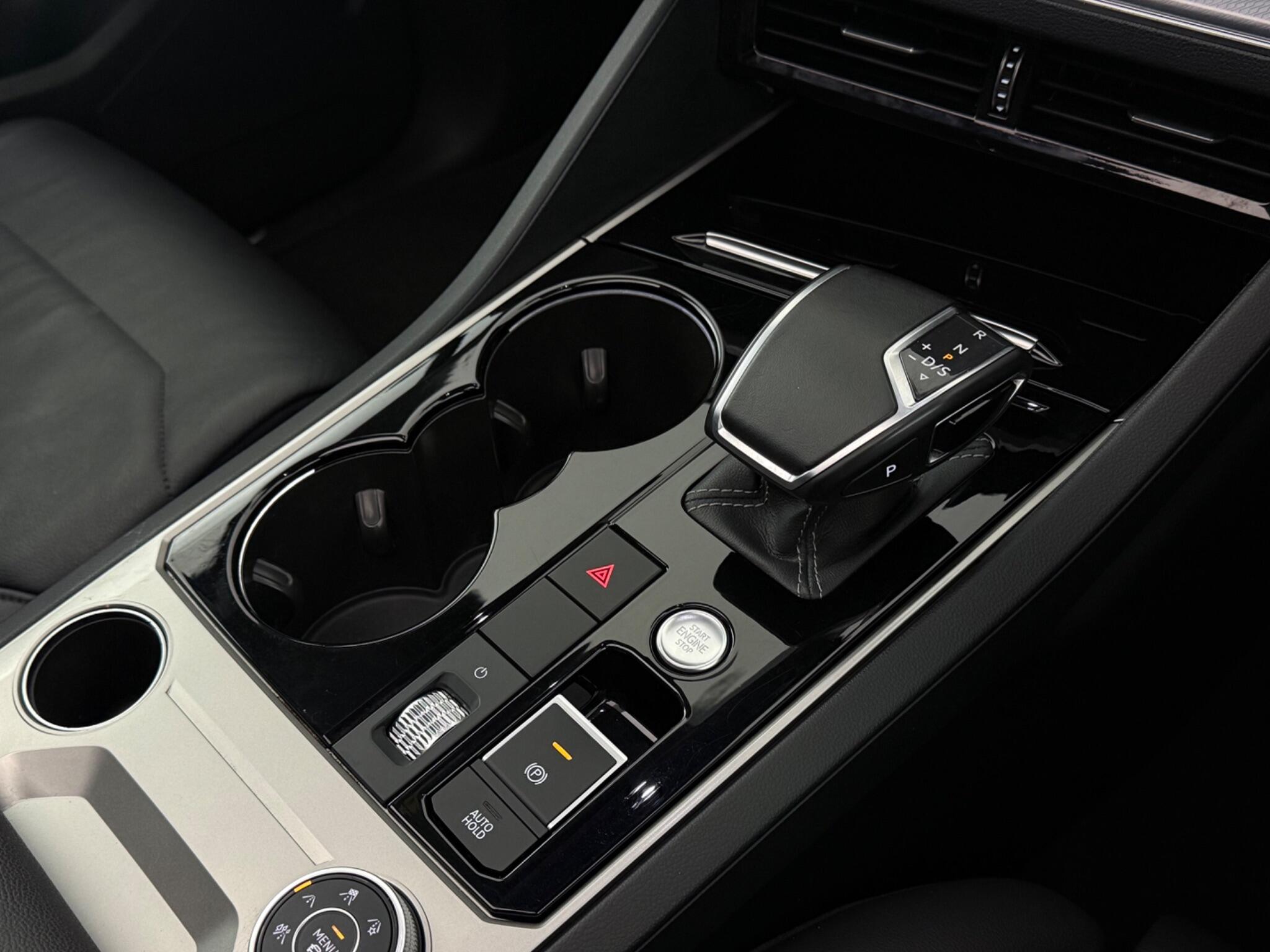Volkswagen Touareg view 24