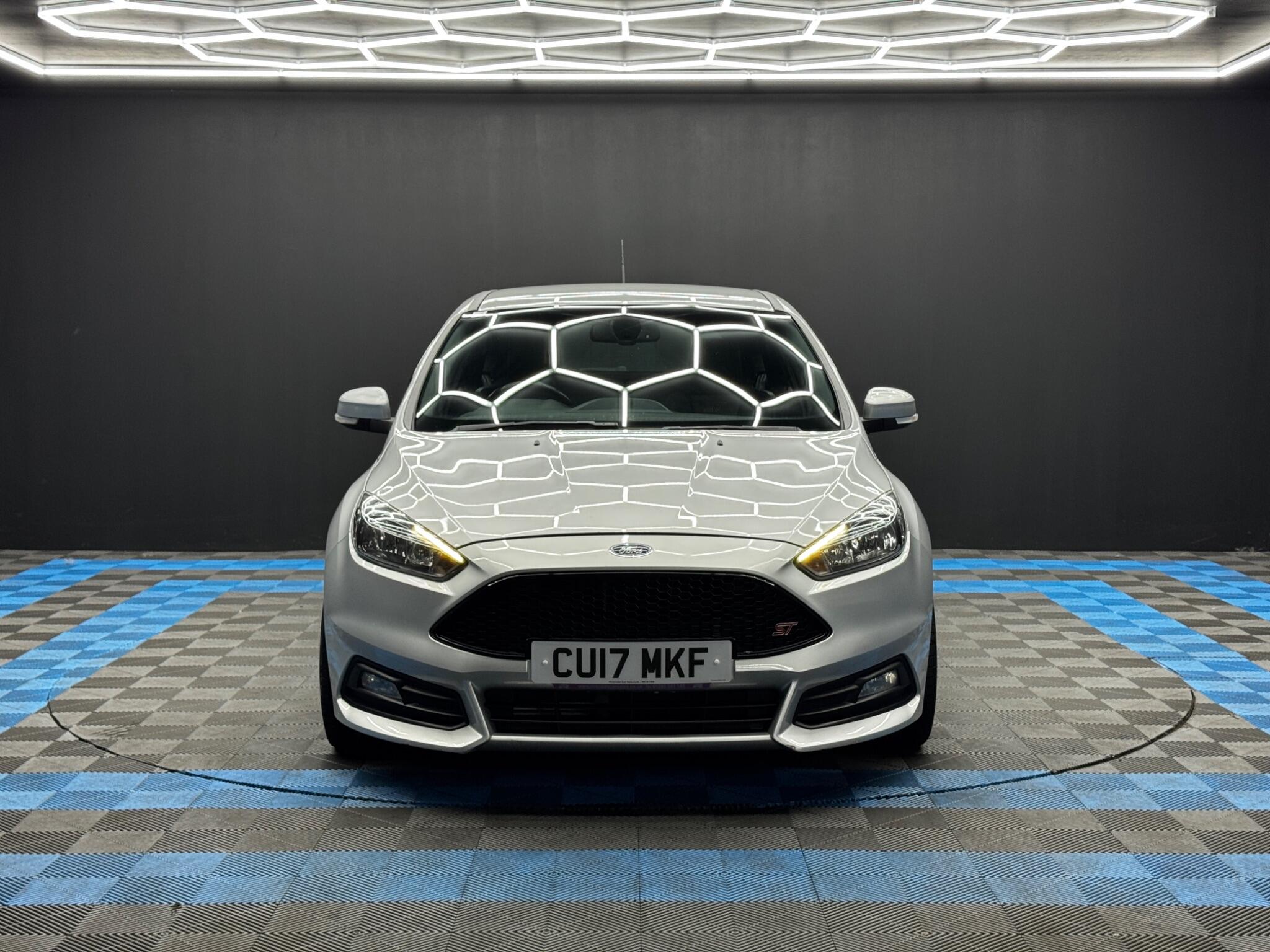 Ford Focus view 2
