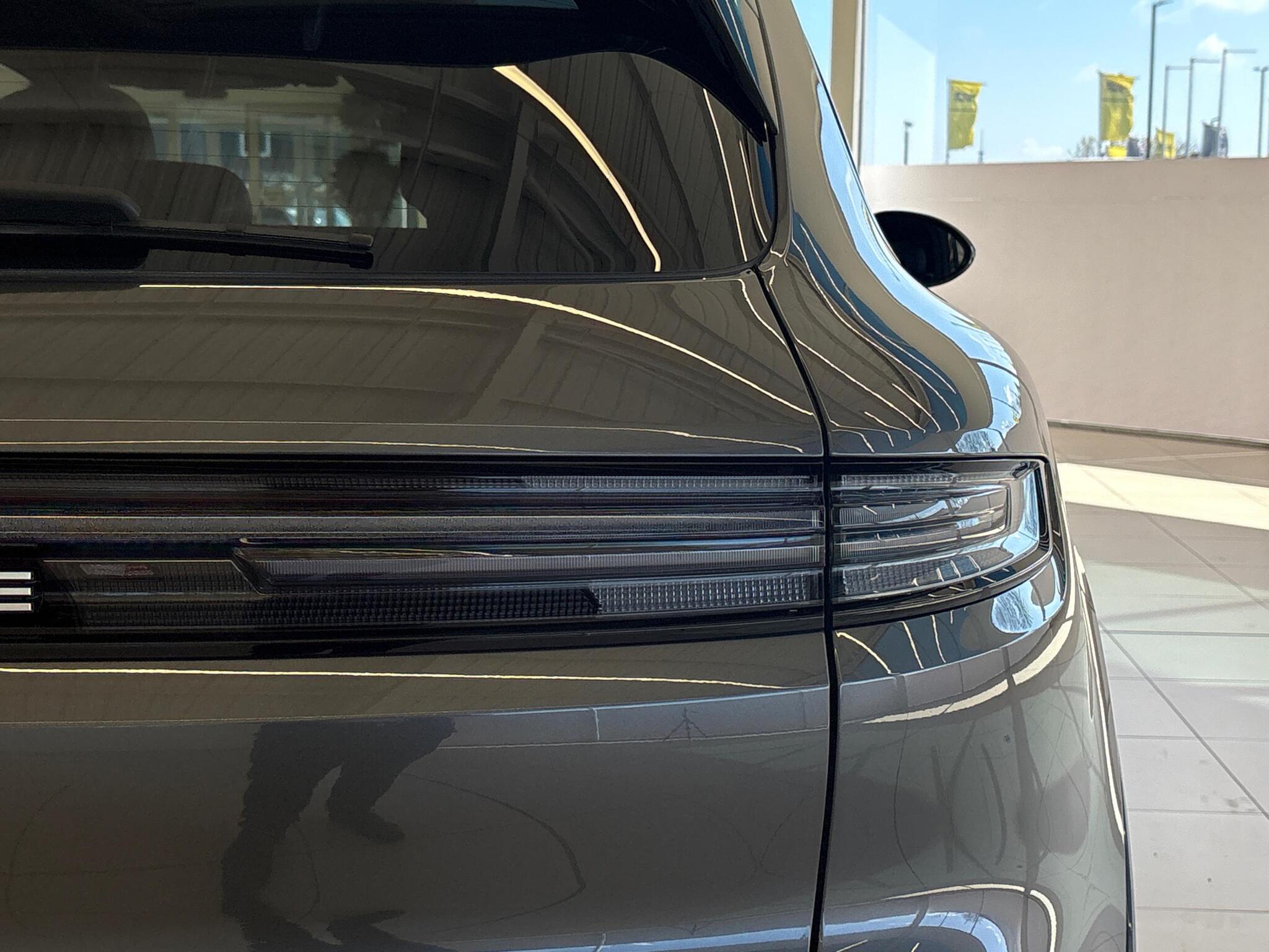 Porsche Cayenne view 23