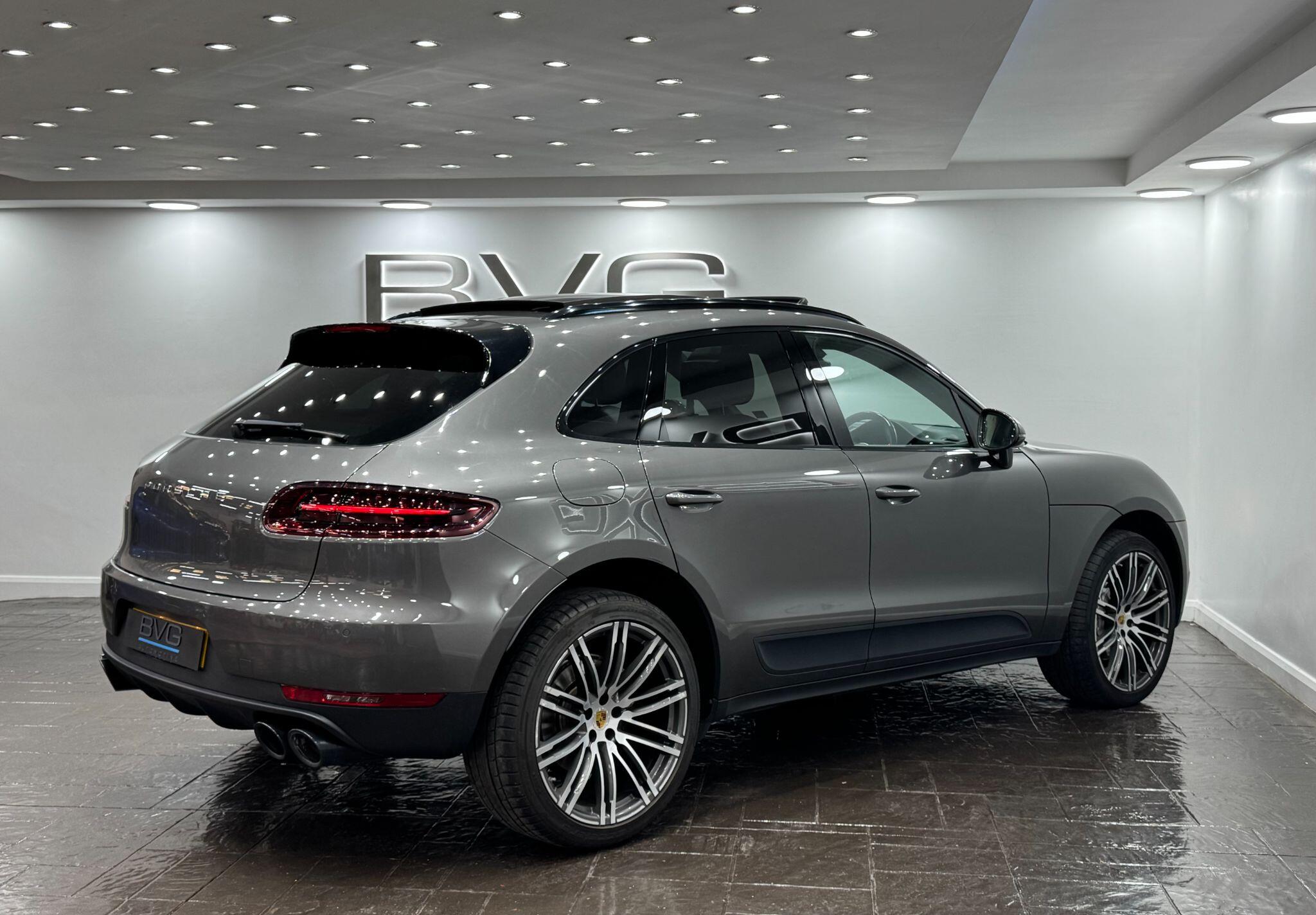Porsche Macan view 18