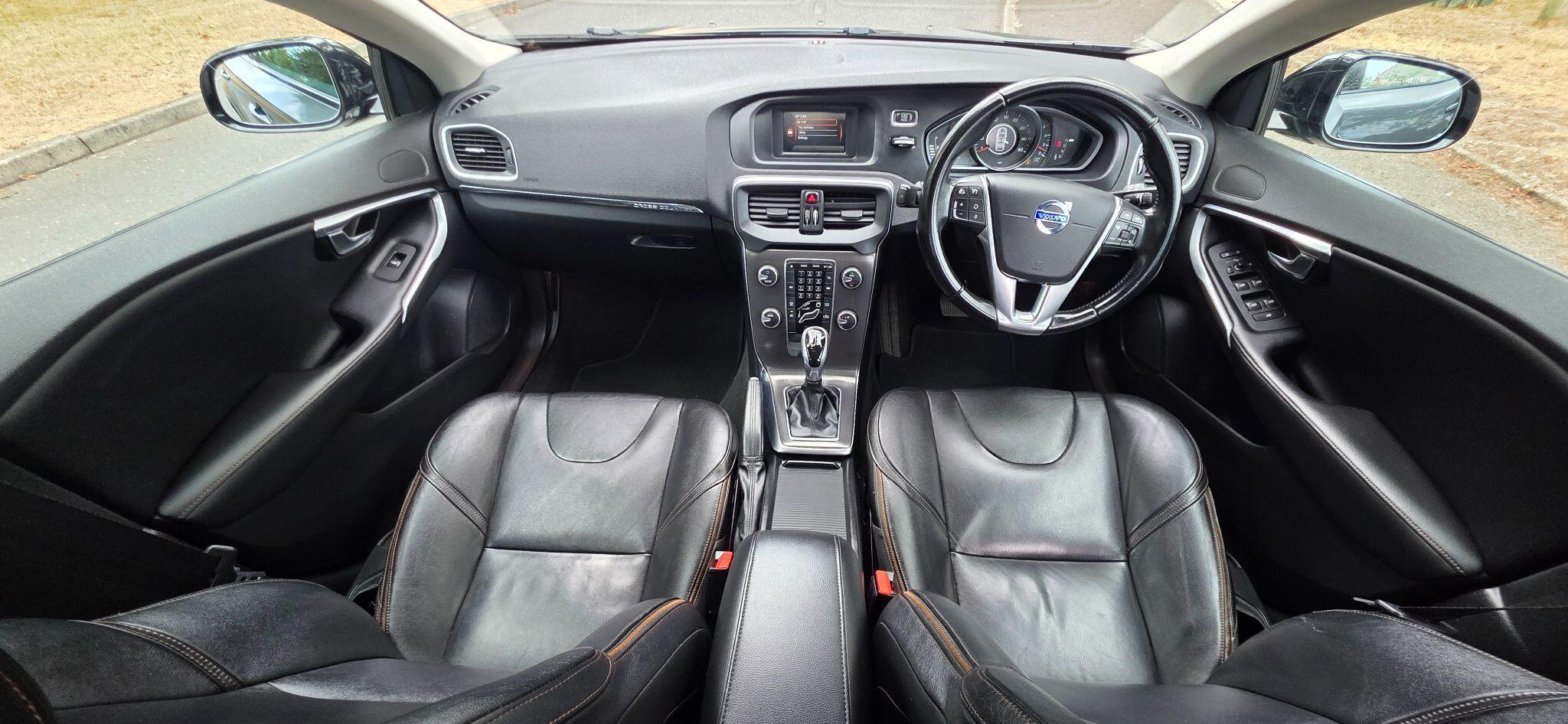 Volvo V40 Cross Country view 14