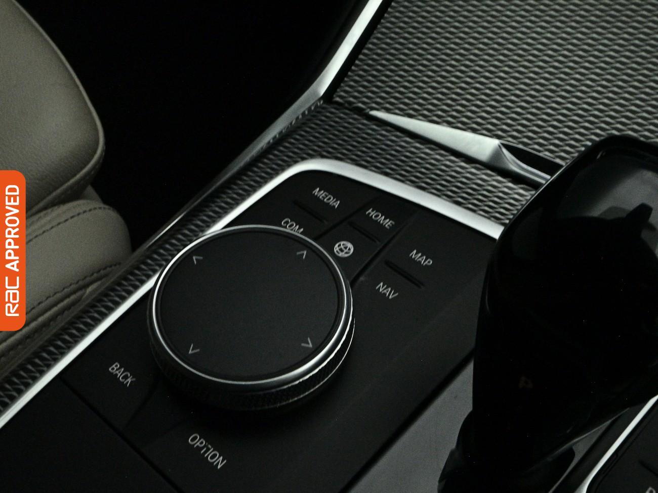 BMW 3 Series view 18