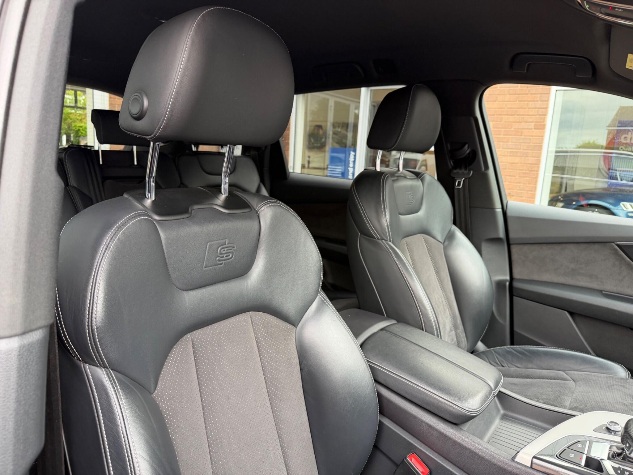 Audi Q7 view 78