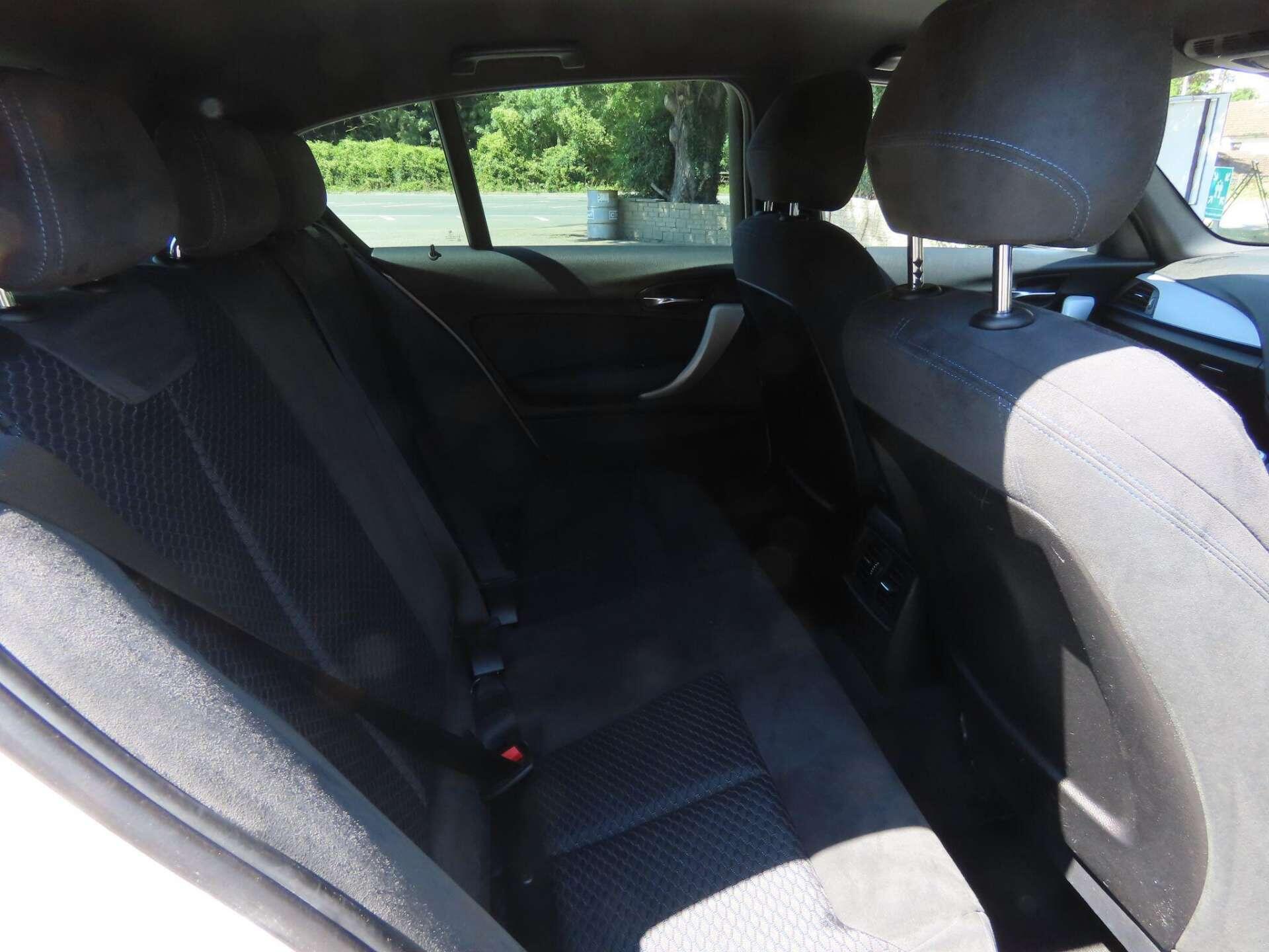 BMW 1 Series view 9