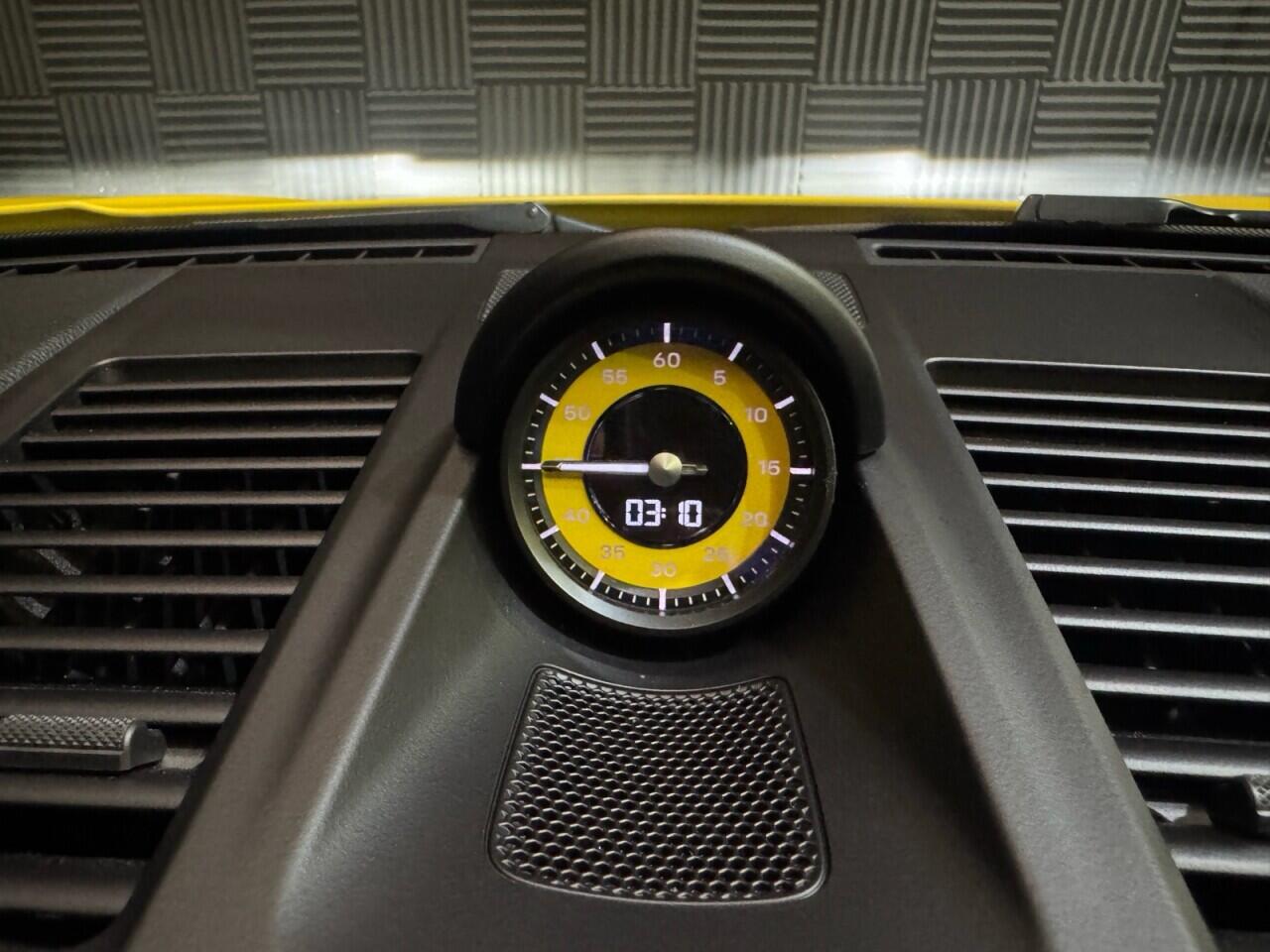 Porsche 911 view 18