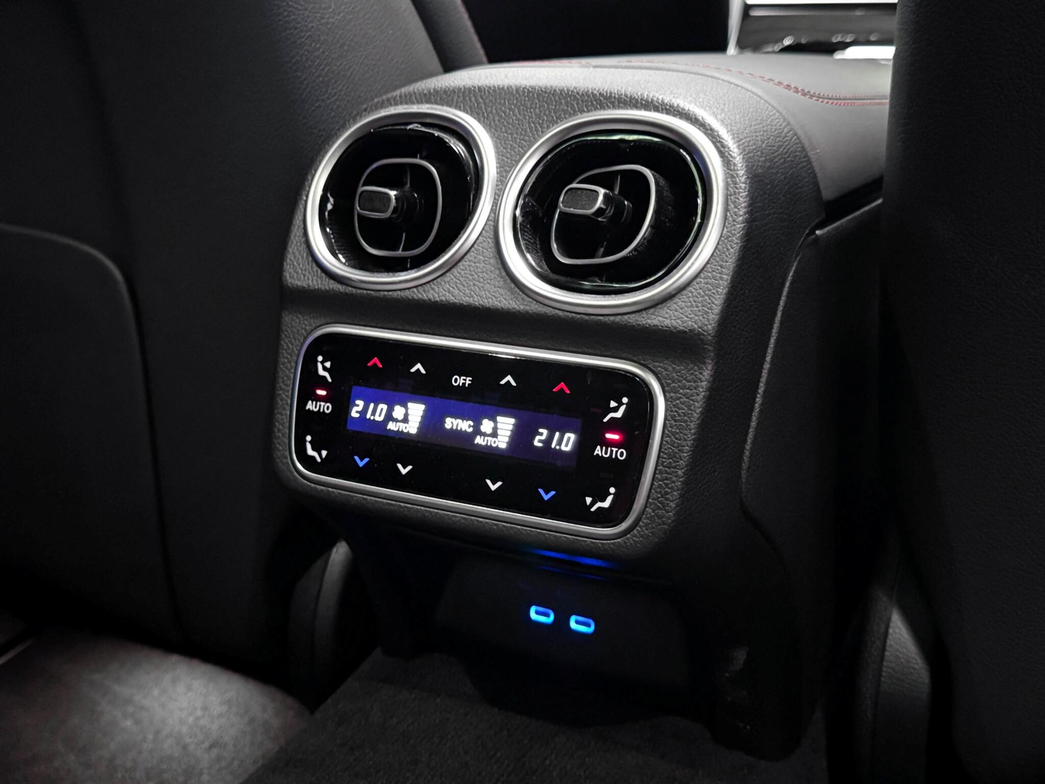 Mercedes-Benz C-Class view 12