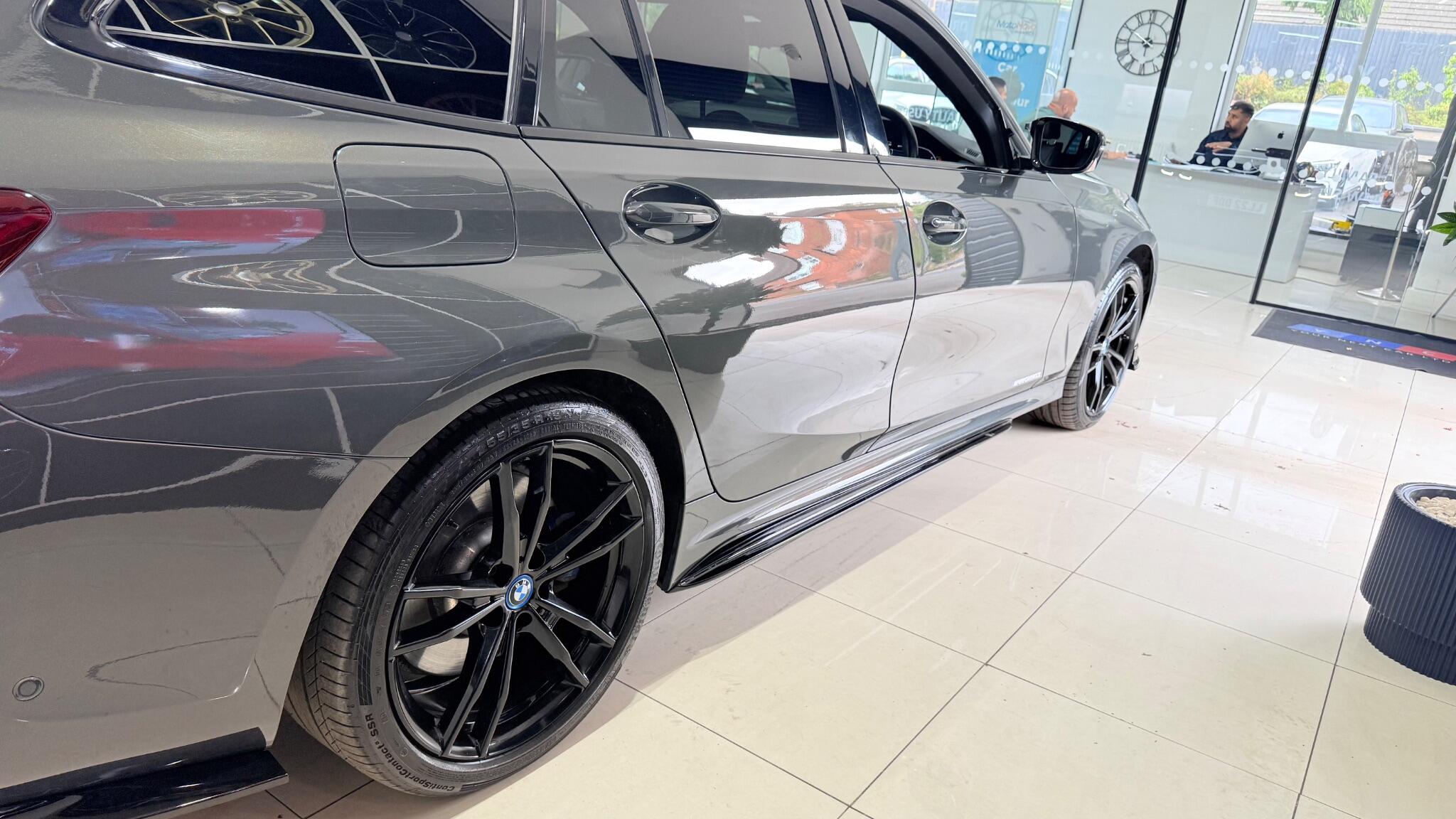 BMW 3 Series view 35