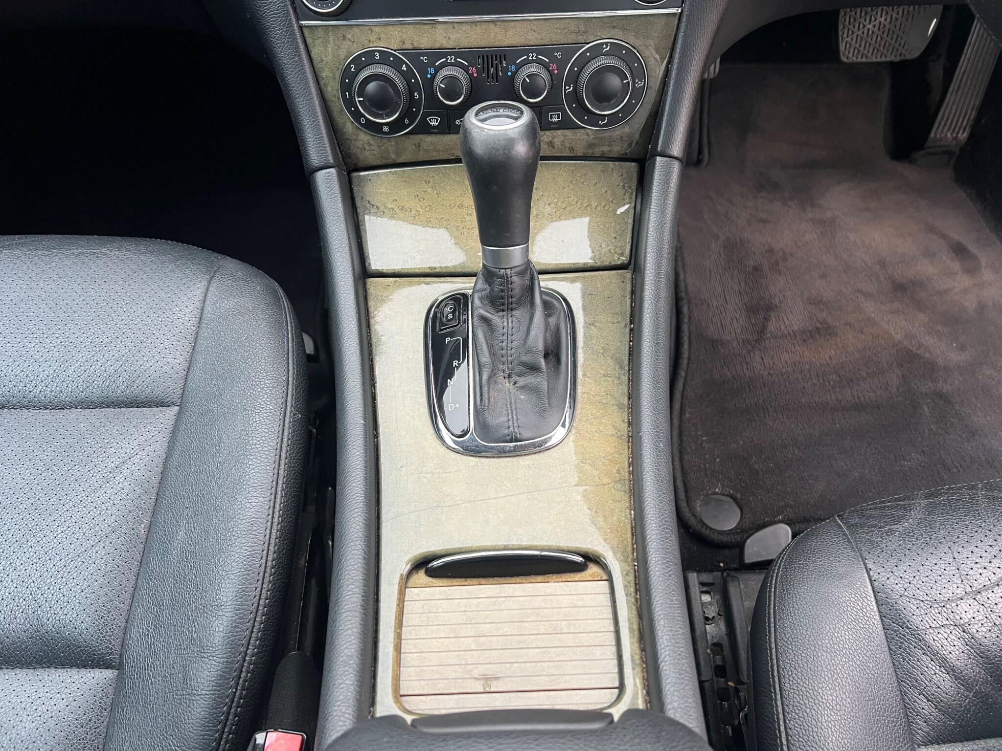 Mercedes-Benz C-Class view 37
