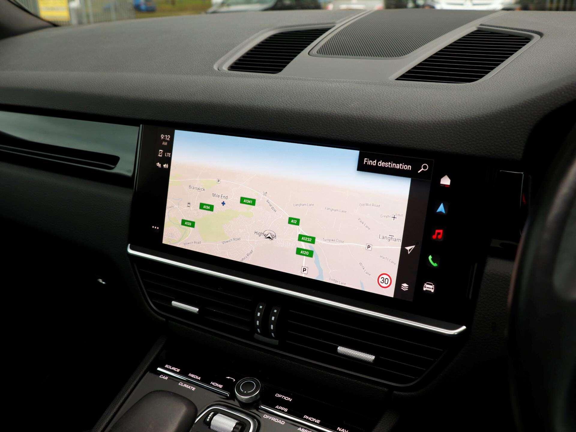 Porsche Cayenne view 14