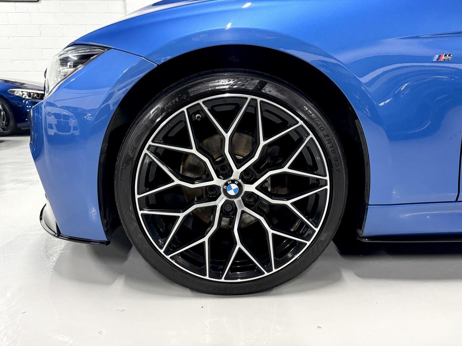 BMW 3 Series view 4