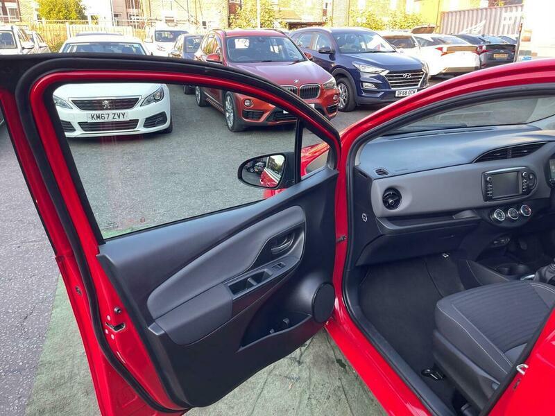 2017 Toyota Yaris 1.5 VVT-i Icon Euro 6 5dr • 37,180 miles image 32