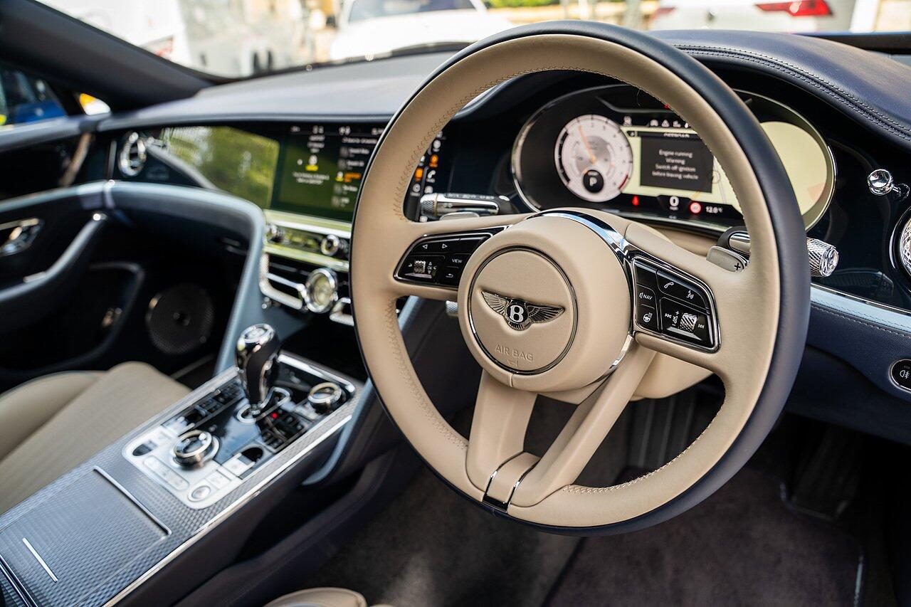 Bentley Flying Spur view 41