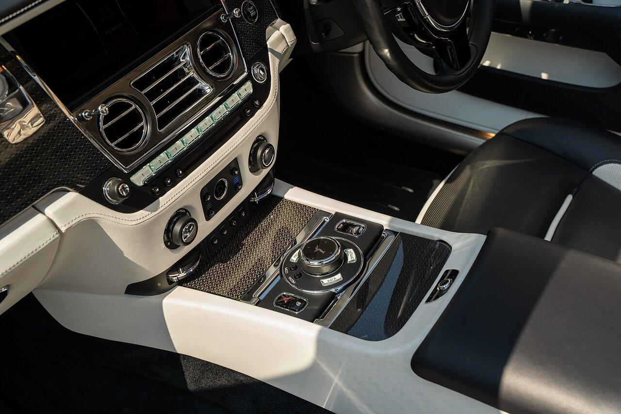 Rolls-Royce Dawn view 80