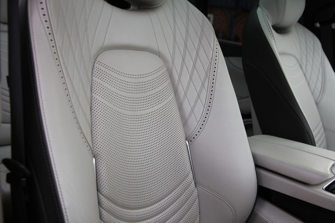Aston Martin DBX view 33