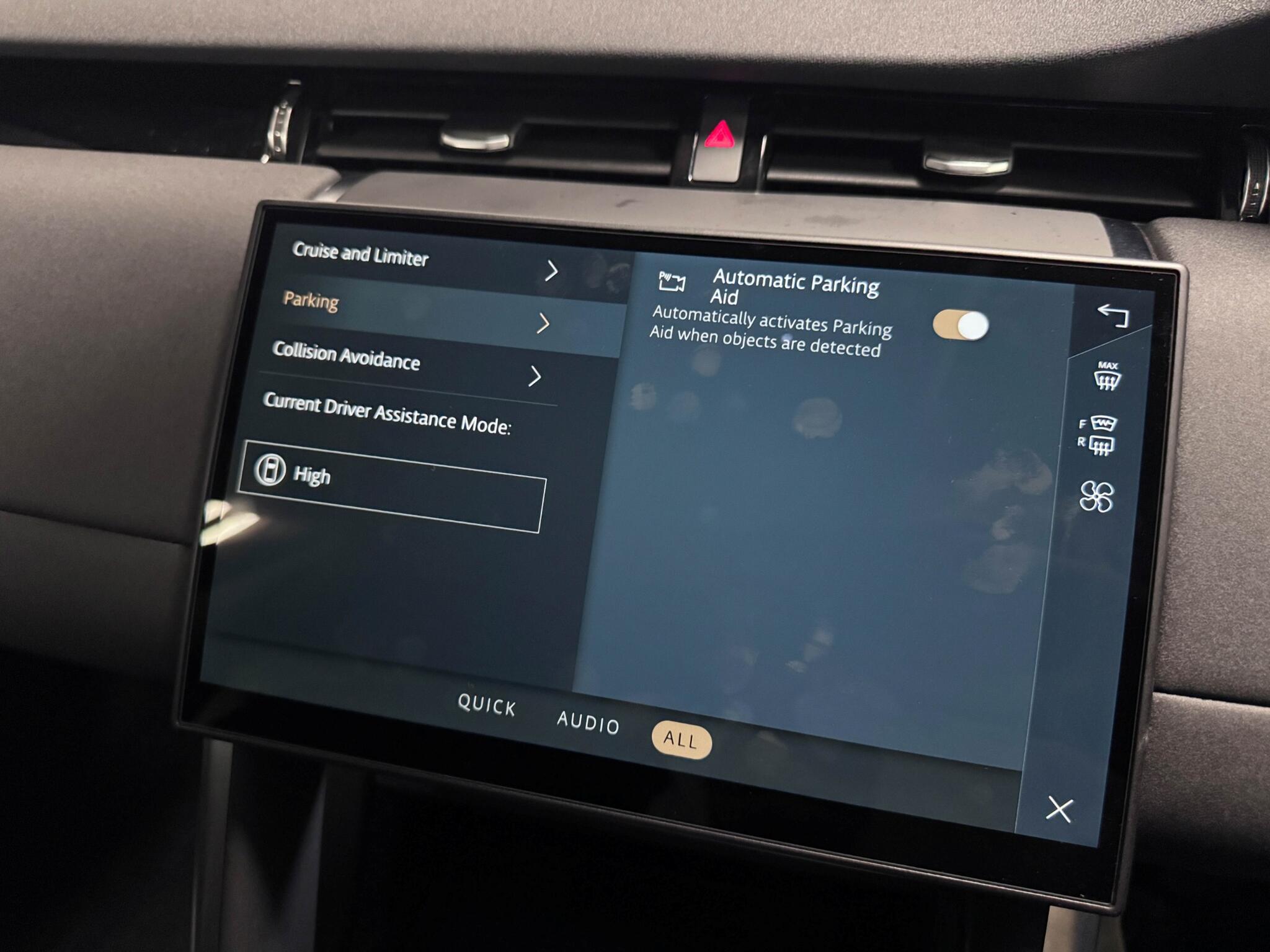 Land Rover Discovery Sport view 63