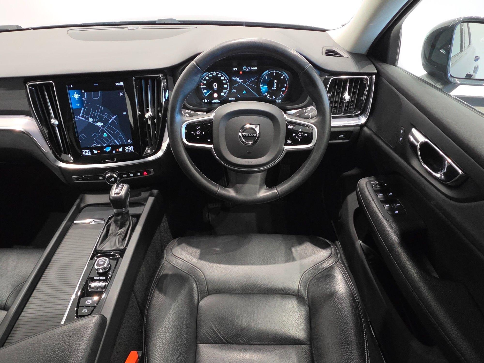 Volvo V60 Cross Country view 24