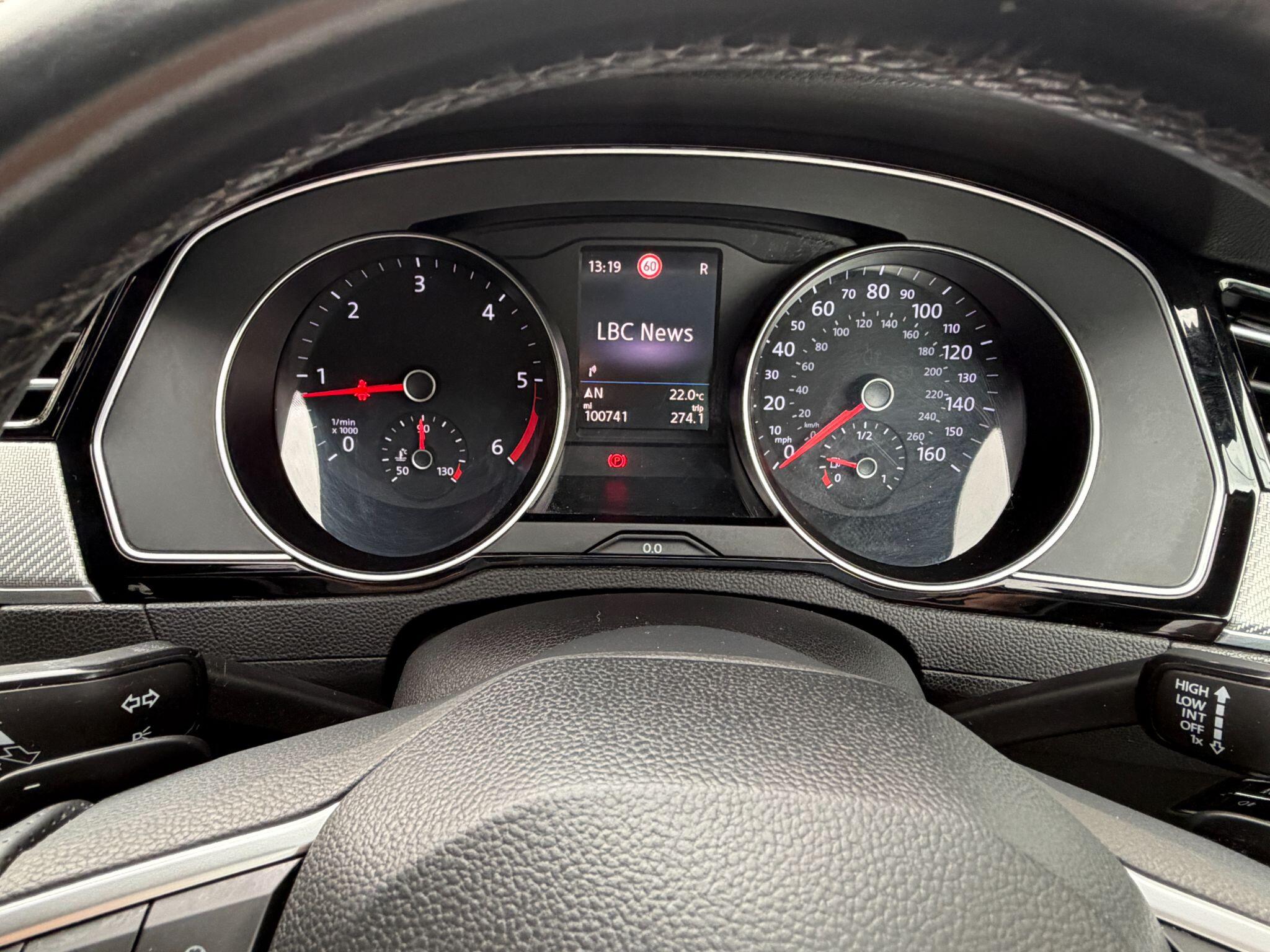 Volkswagen Passat view 27