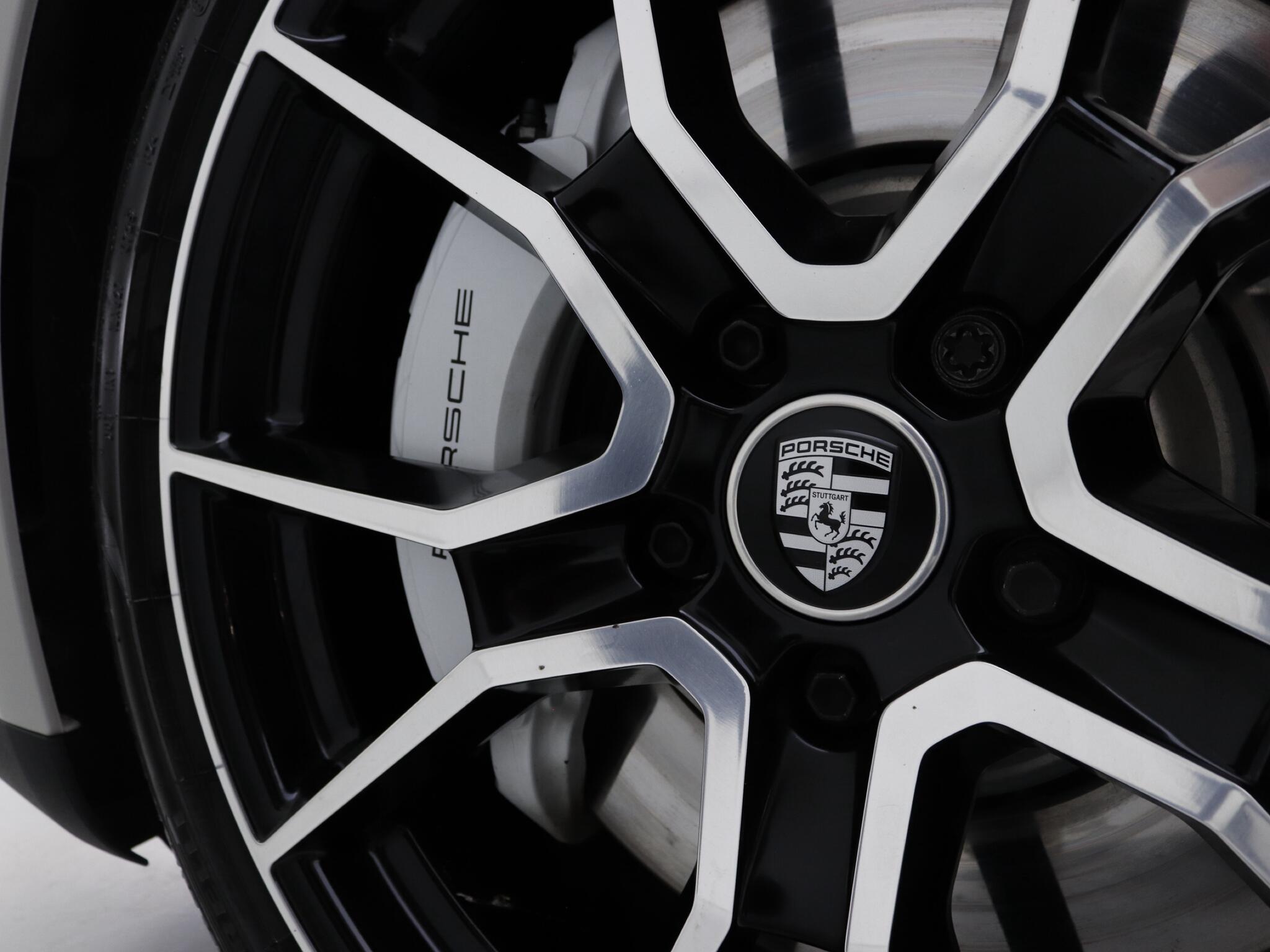Porsche Taycan view 31