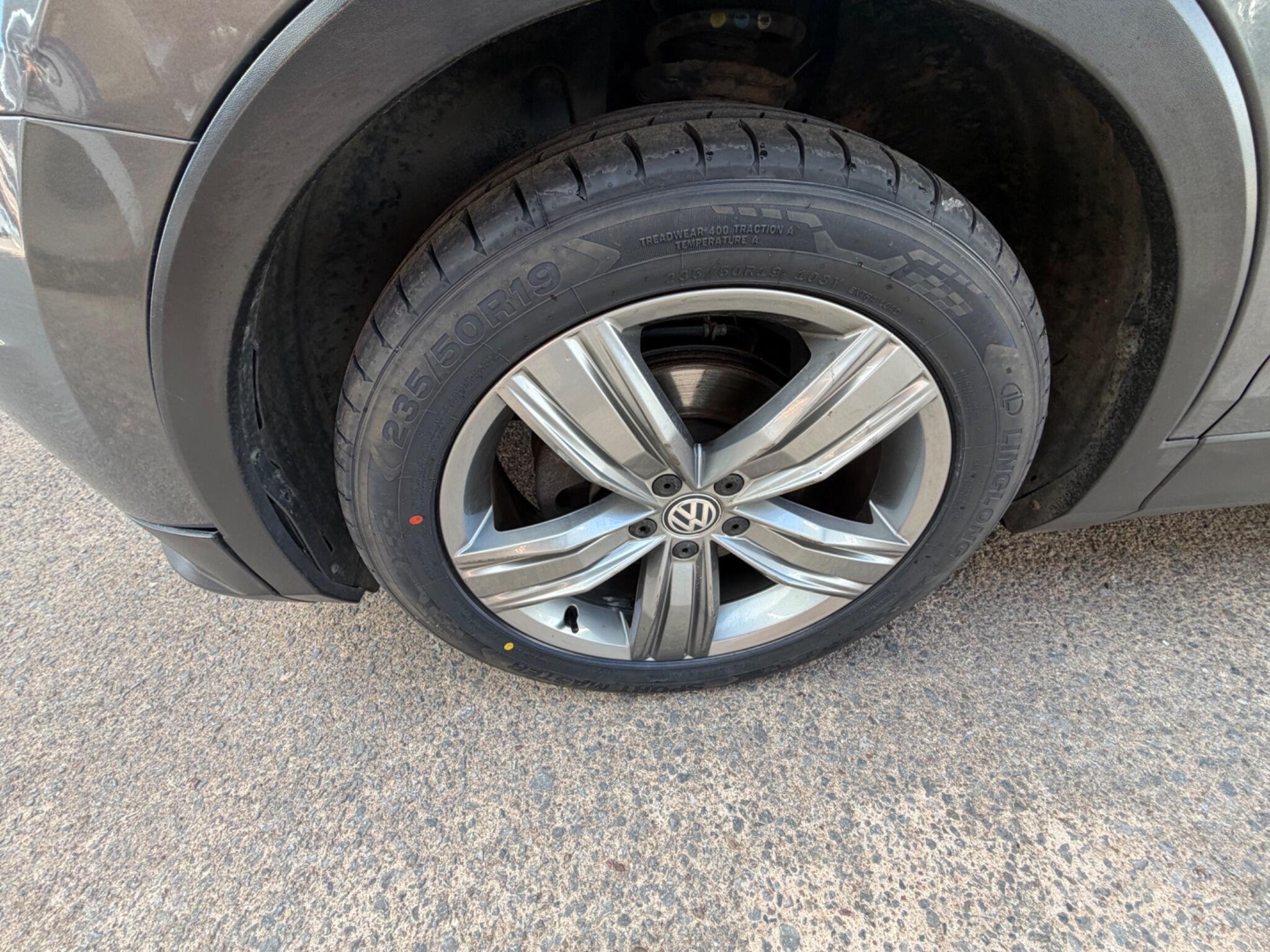 Volkswagen Tiguan view 23
