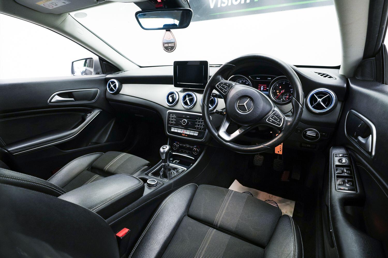Mercedes-Benz Cla view 8