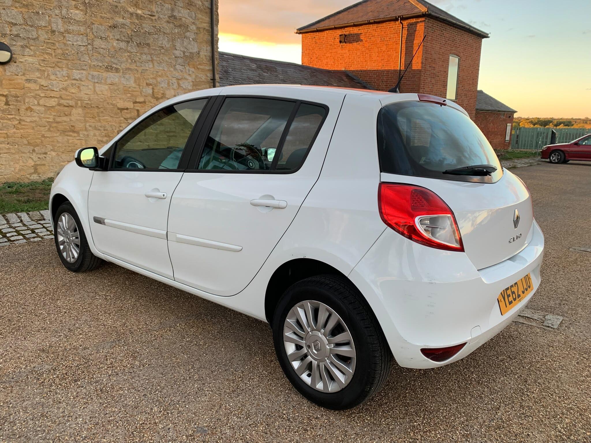 Renault Clio - Image 11