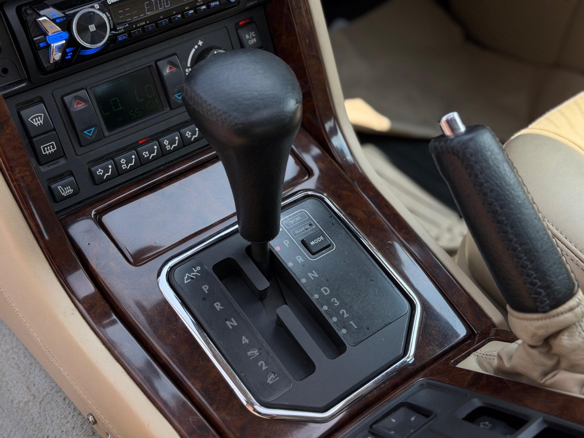 Land Rover Range Rover view 16