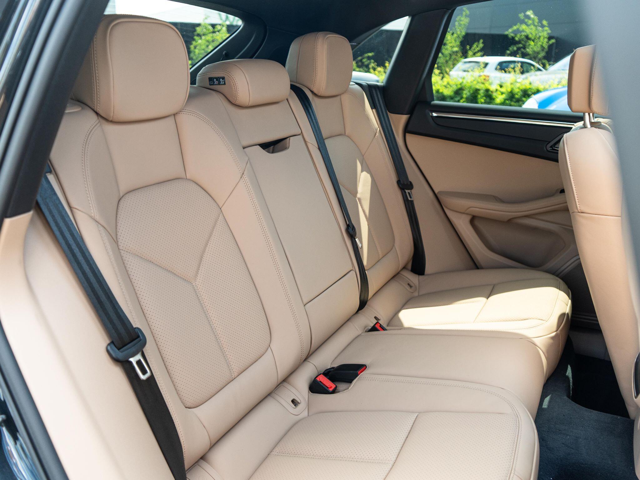 Porsche Macan view 25