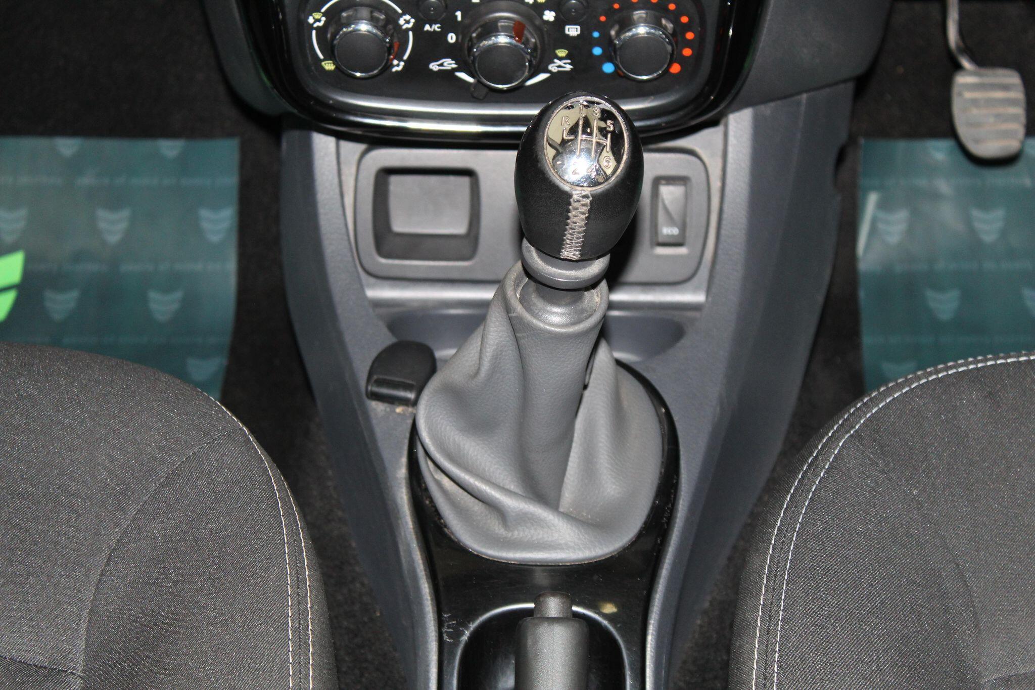Dacia Duster view 38