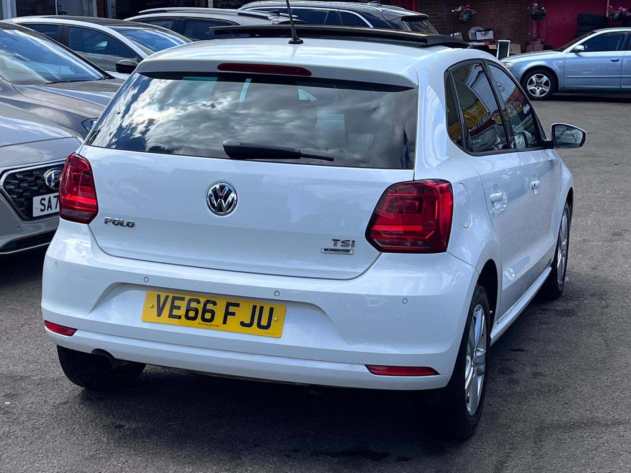 Volkswagen Polo view 9