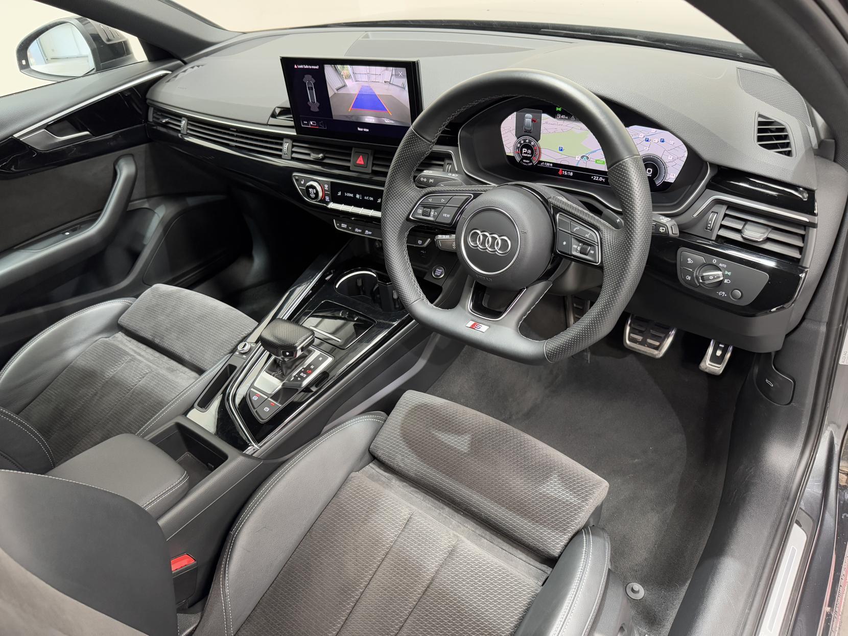 Audi A4 Avant view 17