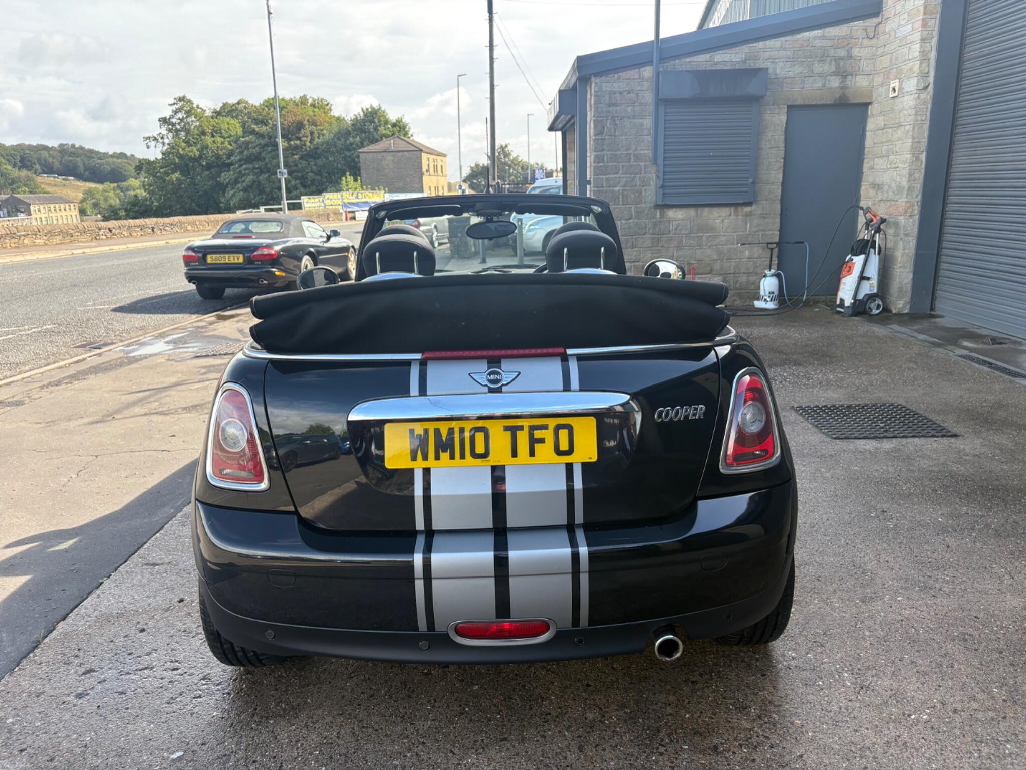 Mini Convertible view 11