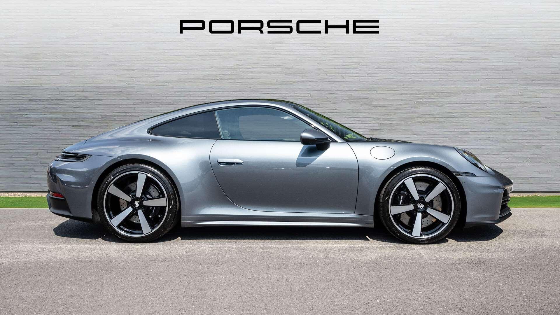 Porsche 911 view 6