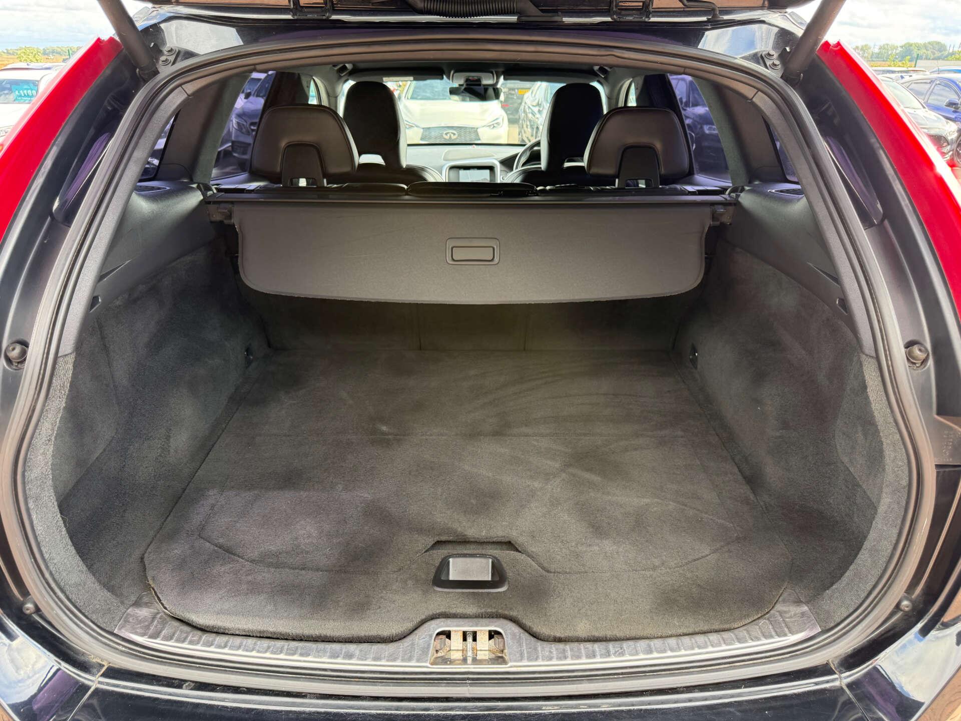 Volvo XC60 view 32