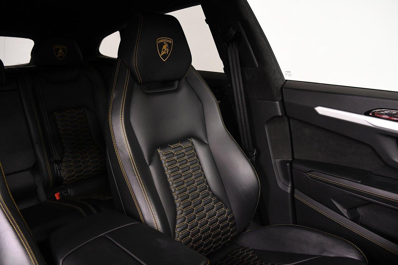 Lamborghini Urus view 8