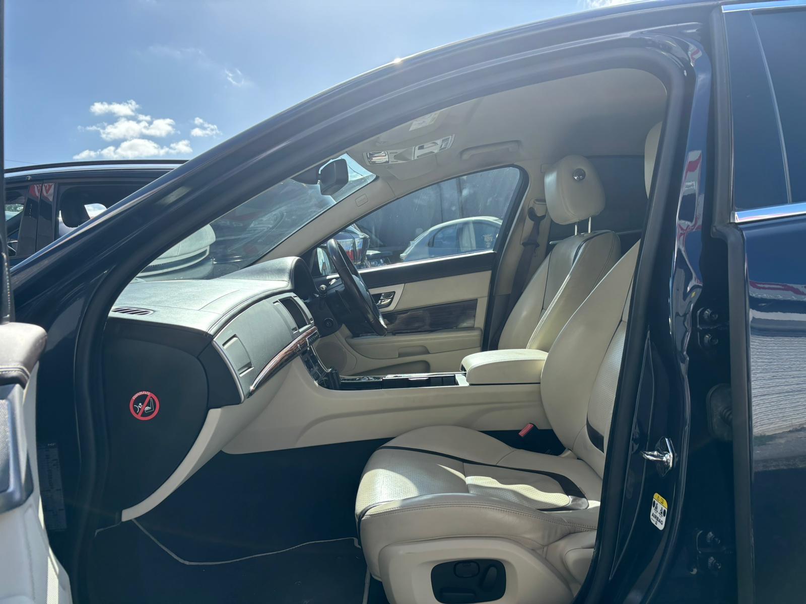 Jaguar XF view 6
