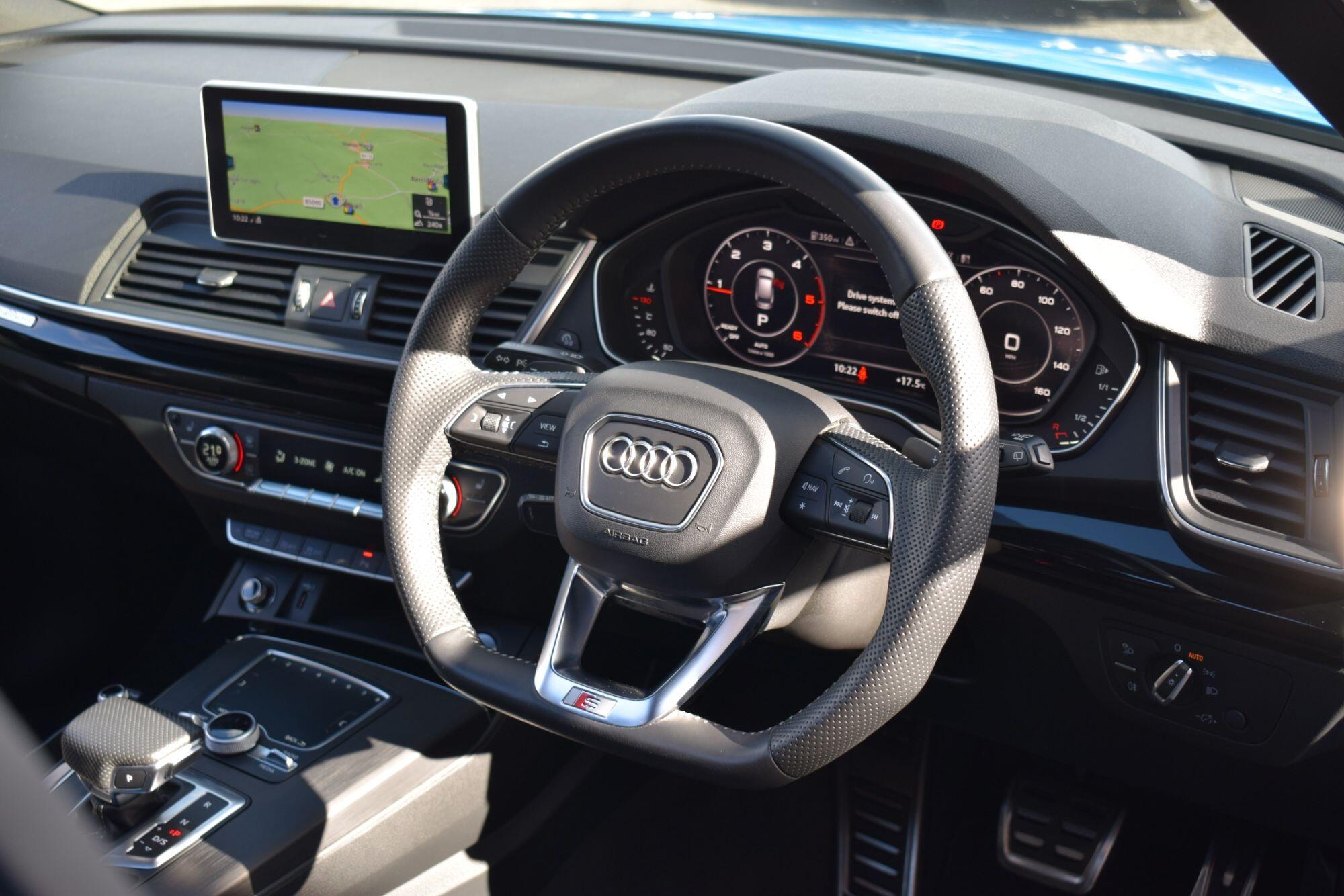 Audi Q5 view 14