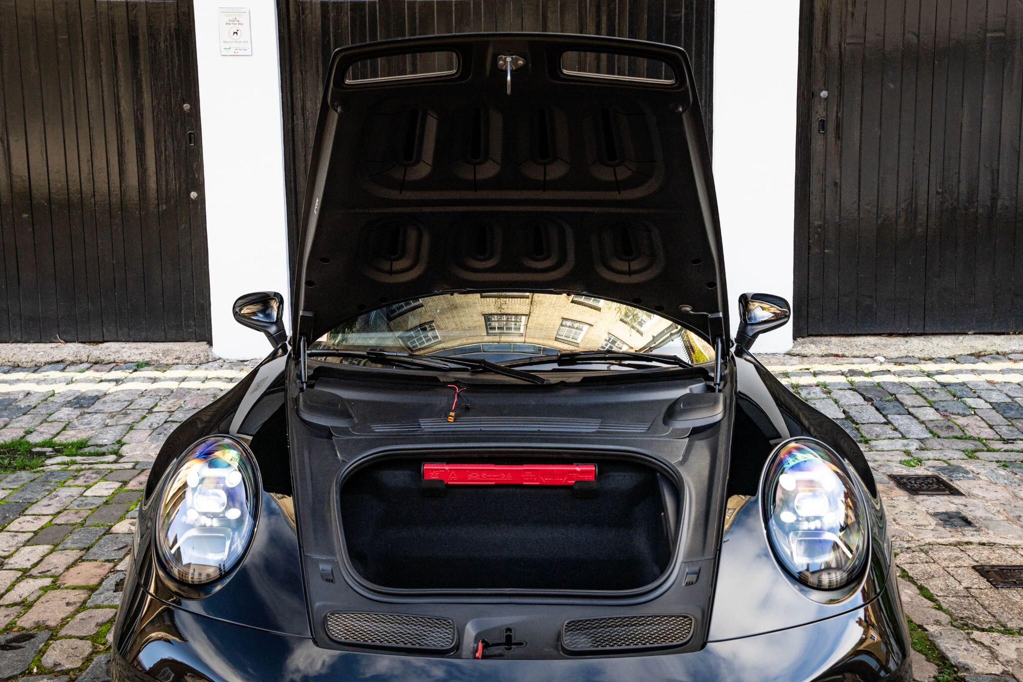 Porsche 911 view 36
